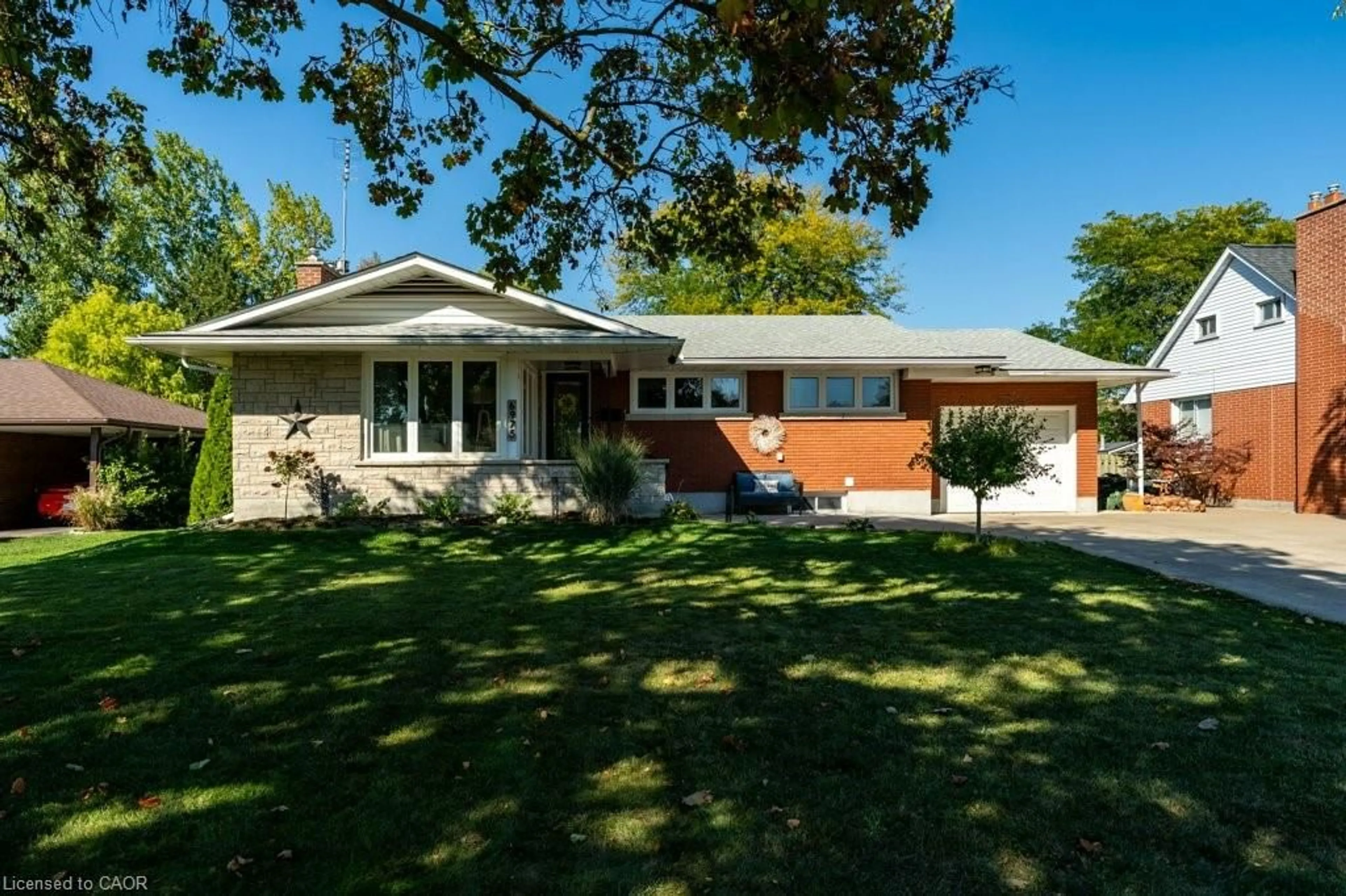 Home with brick exterior material, street for 6975 Oxford St, Niagara Falls Ontario L2J 1J3