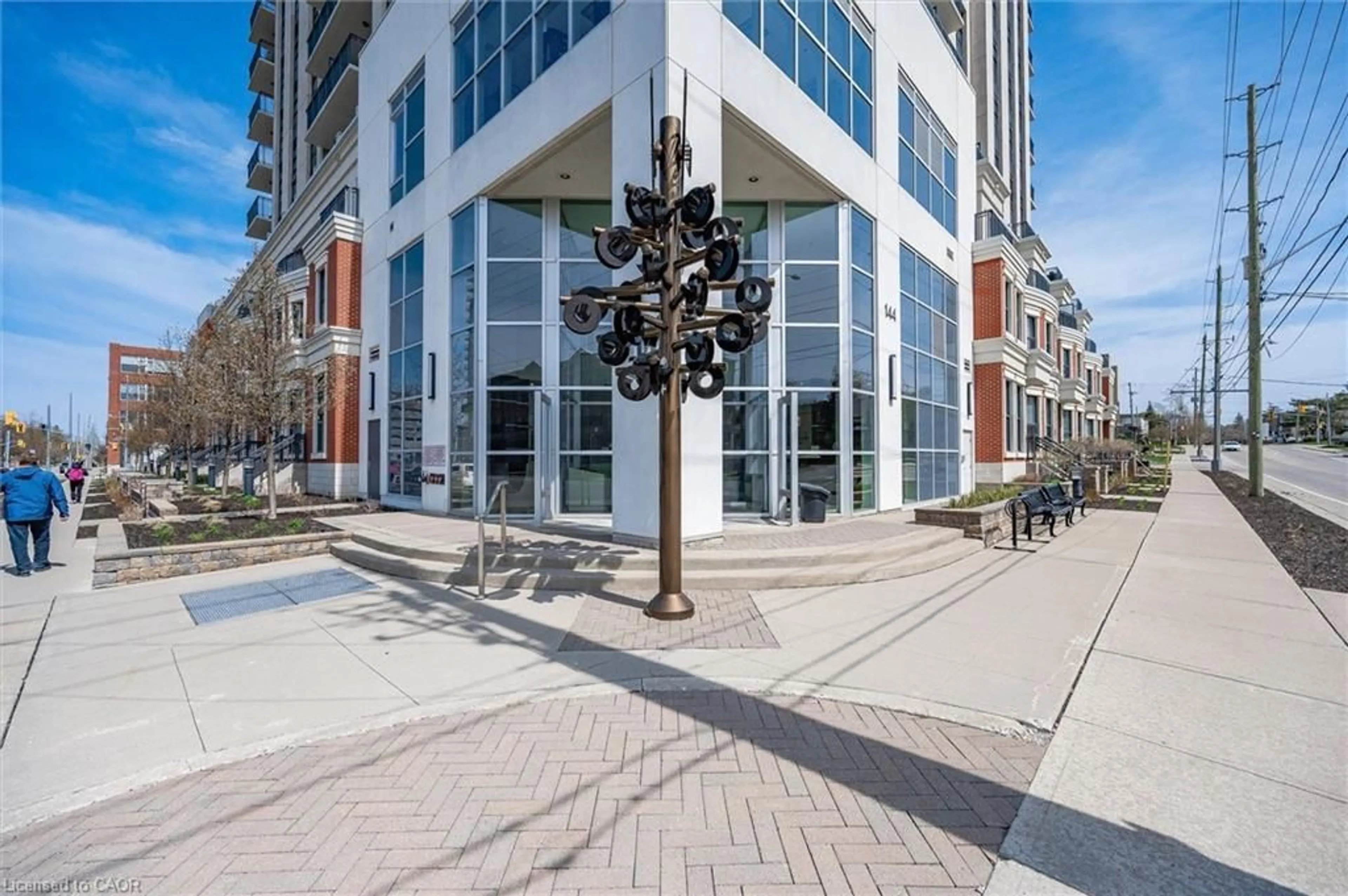Patio, street for 144 Park St #805, Waterloo Ontario N2L 0B6