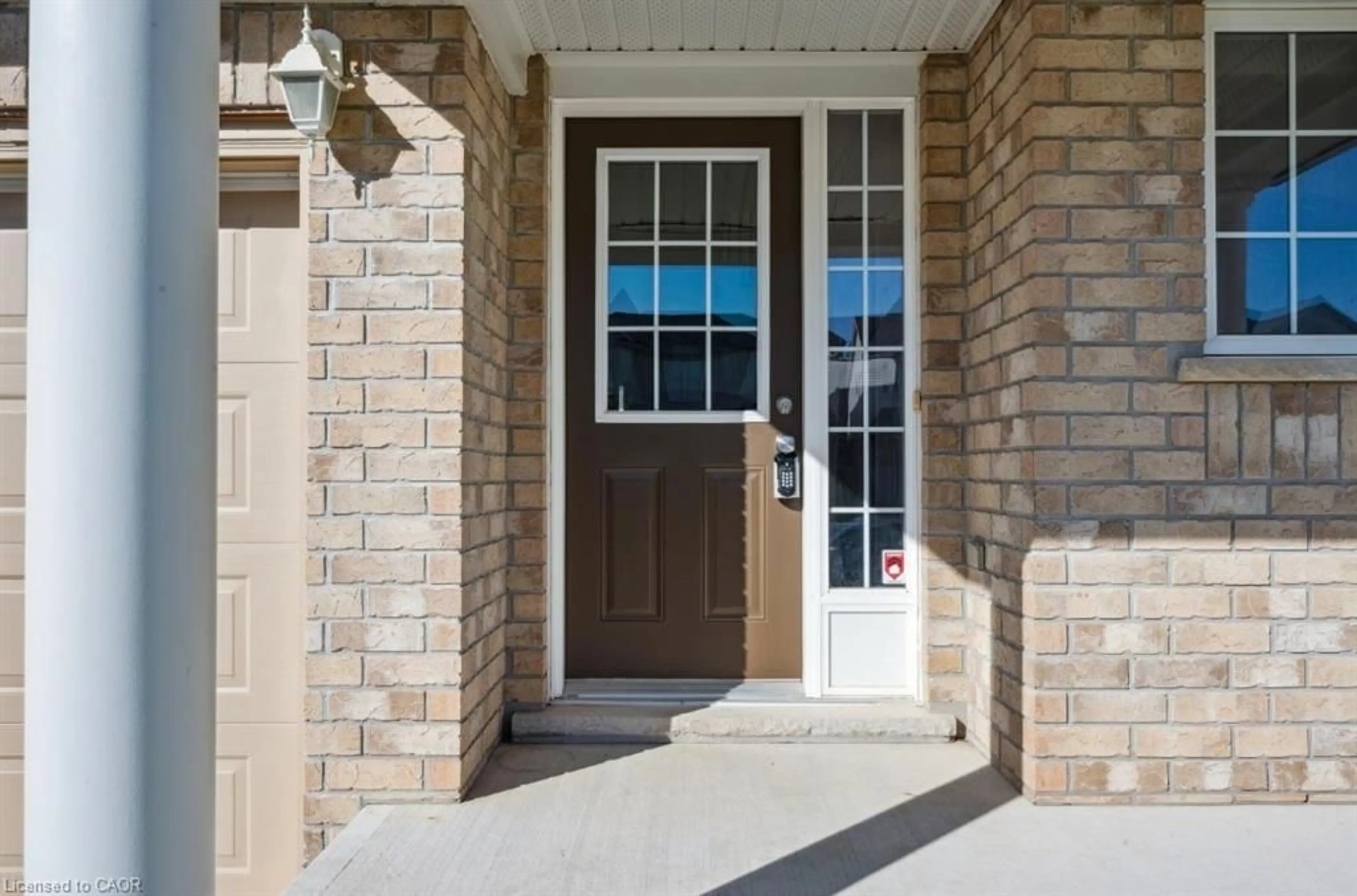 Indoor entryway for 416 Beaumont Cres, Kitchener Ontario N2A 0C1