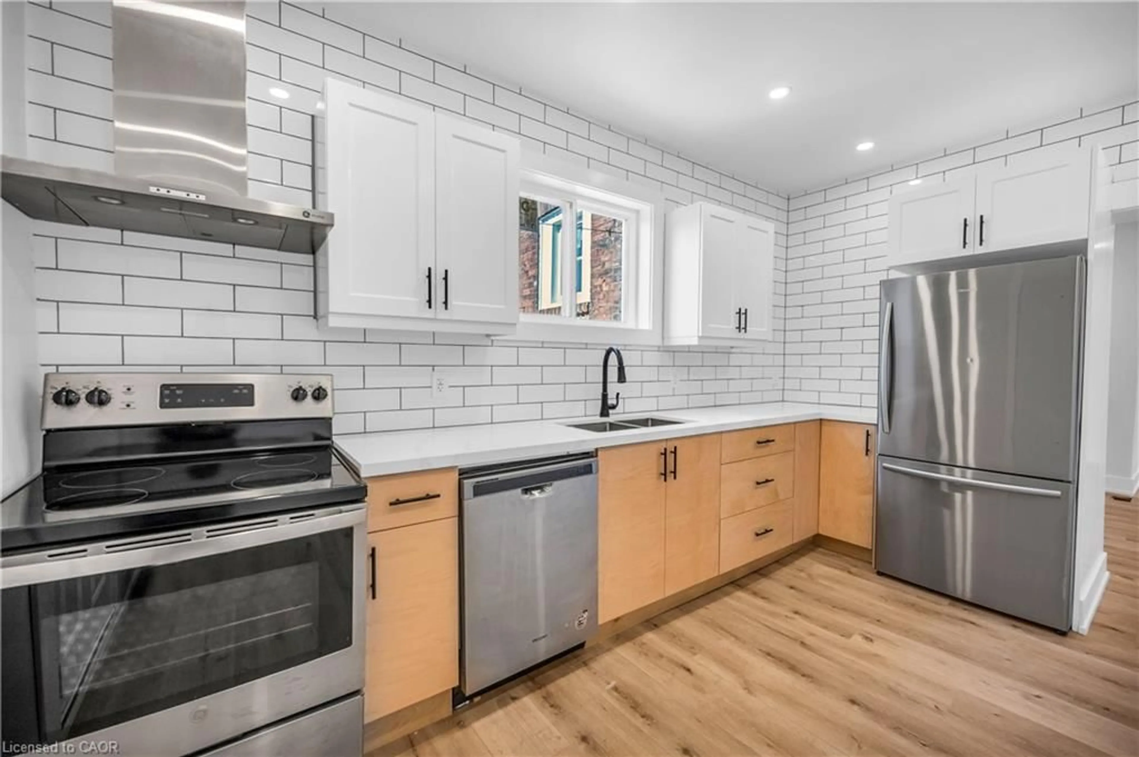 Open concept kitchen, ceramic/tile floor for 262 Robert St, Hamilton Ontario L8L 2R4
