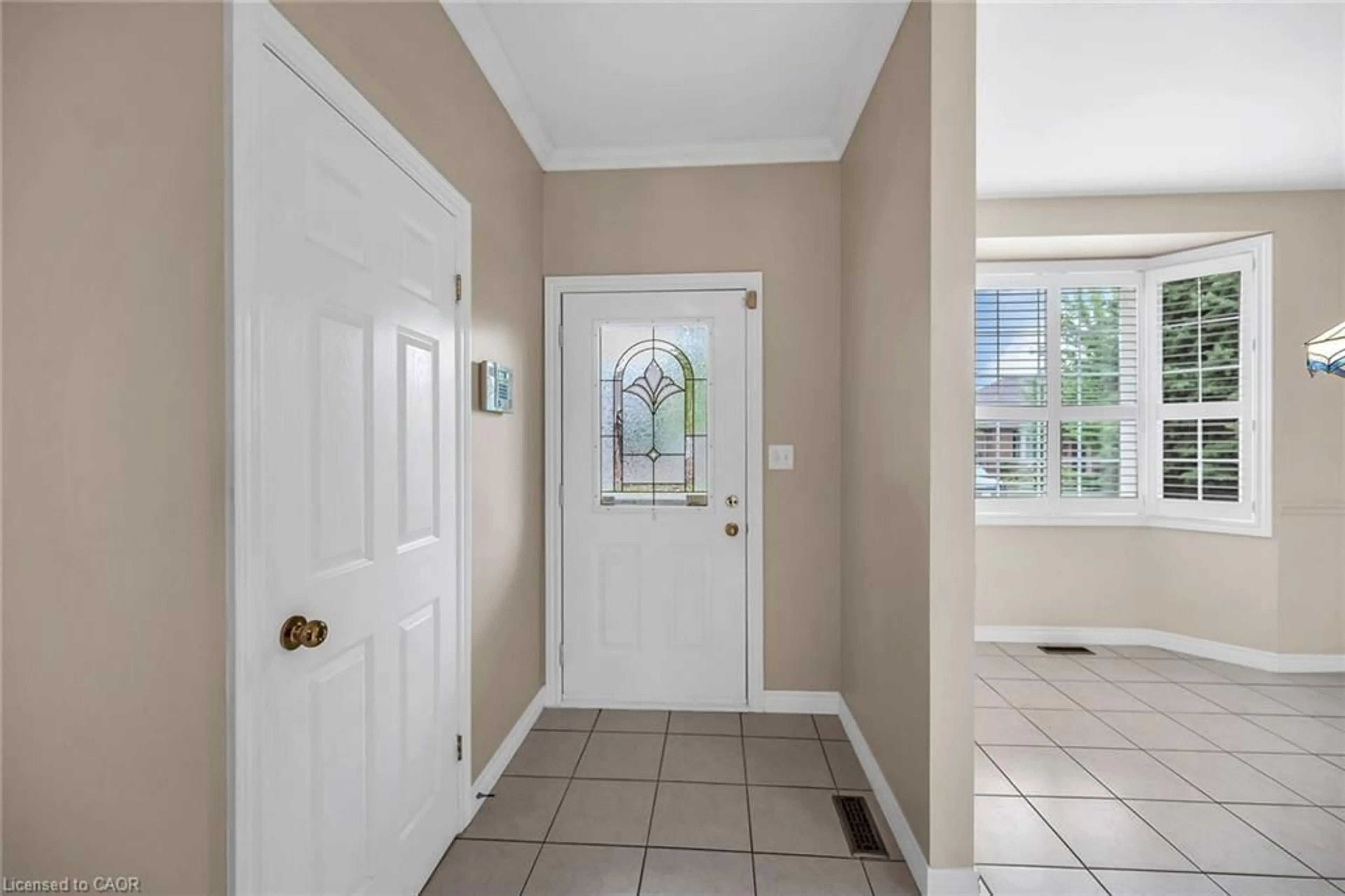 Indoor entryway for 46 Northernbreeze St, Mount Hope Ontario L0R 1W0