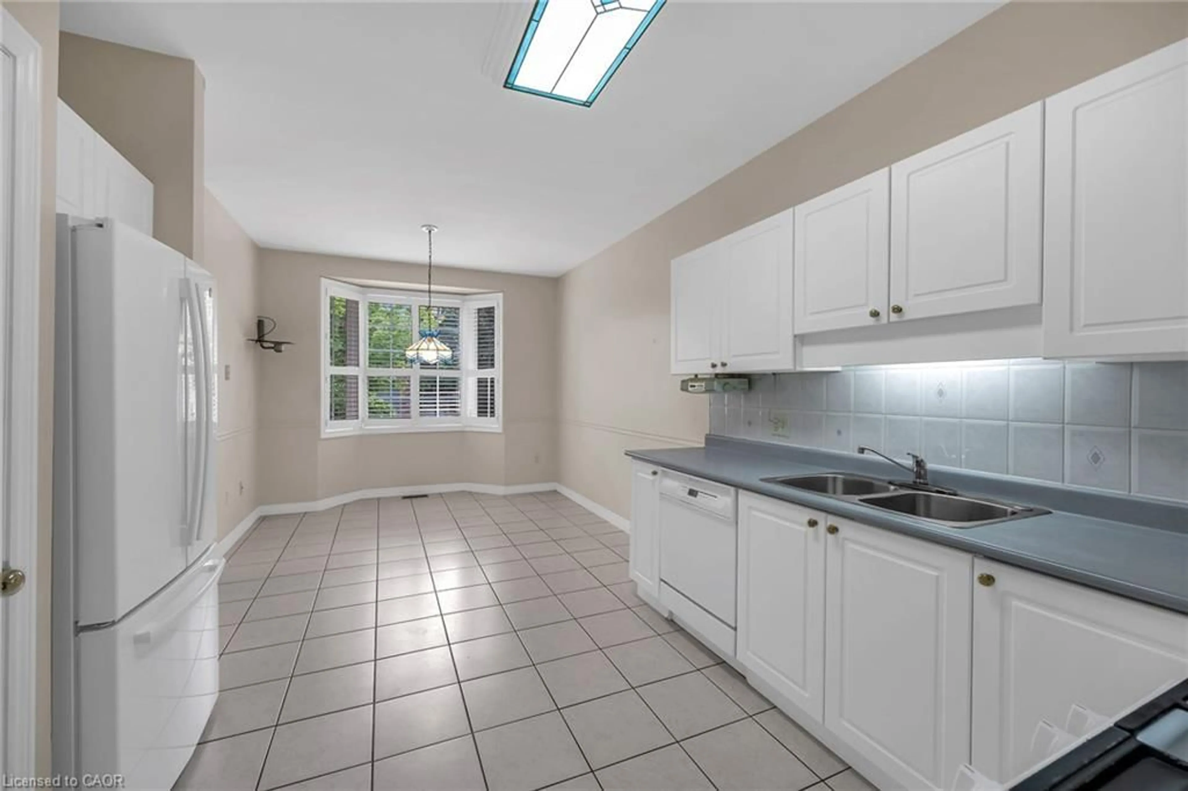 Standard kitchen, unknown for 46 Northernbreeze St, Mount Hope Ontario L0R 1W0