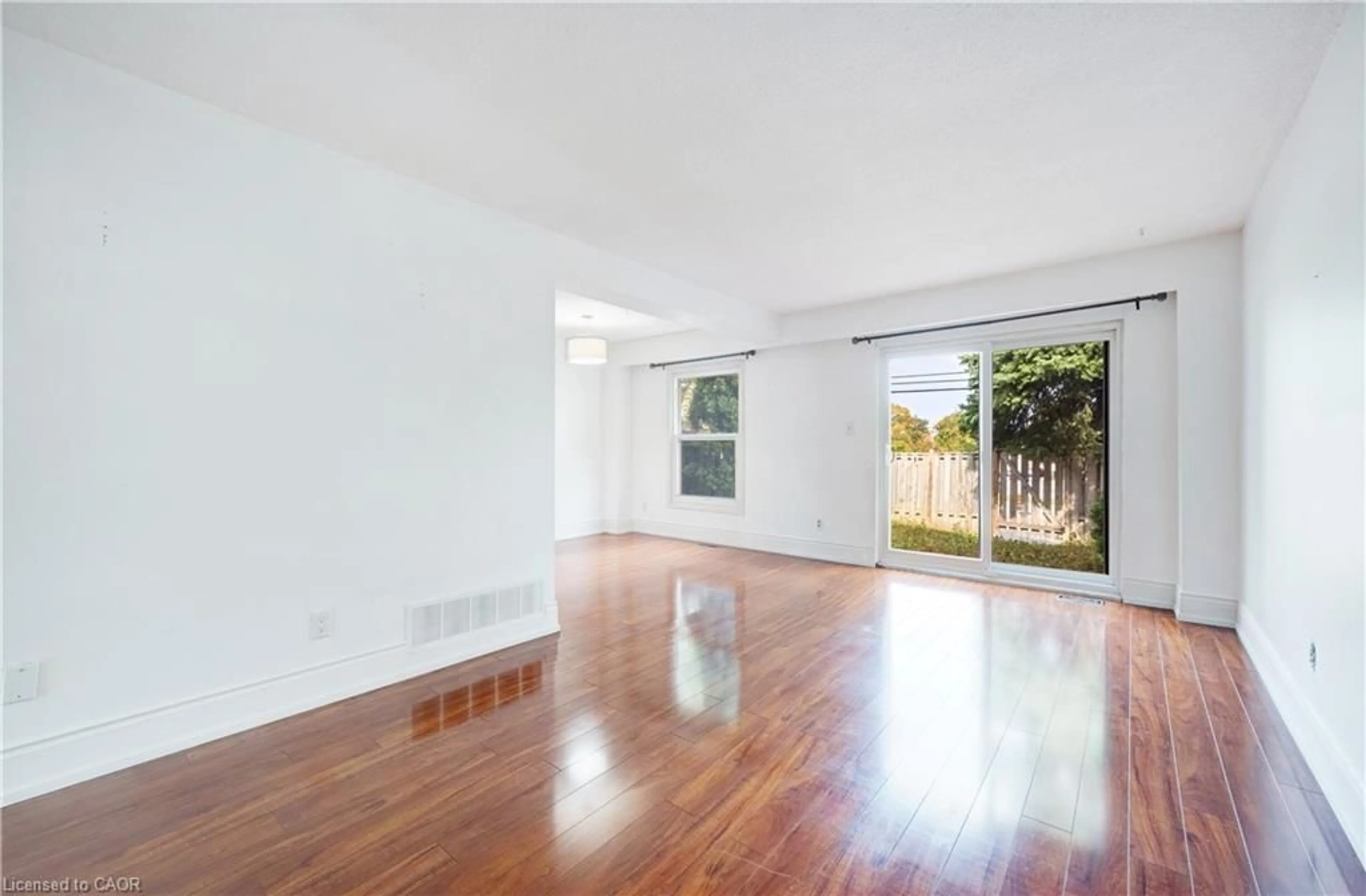 A pic of a room for 3430 Brandon Gate Dr #31, Mississauga Ontario L4T 3T4