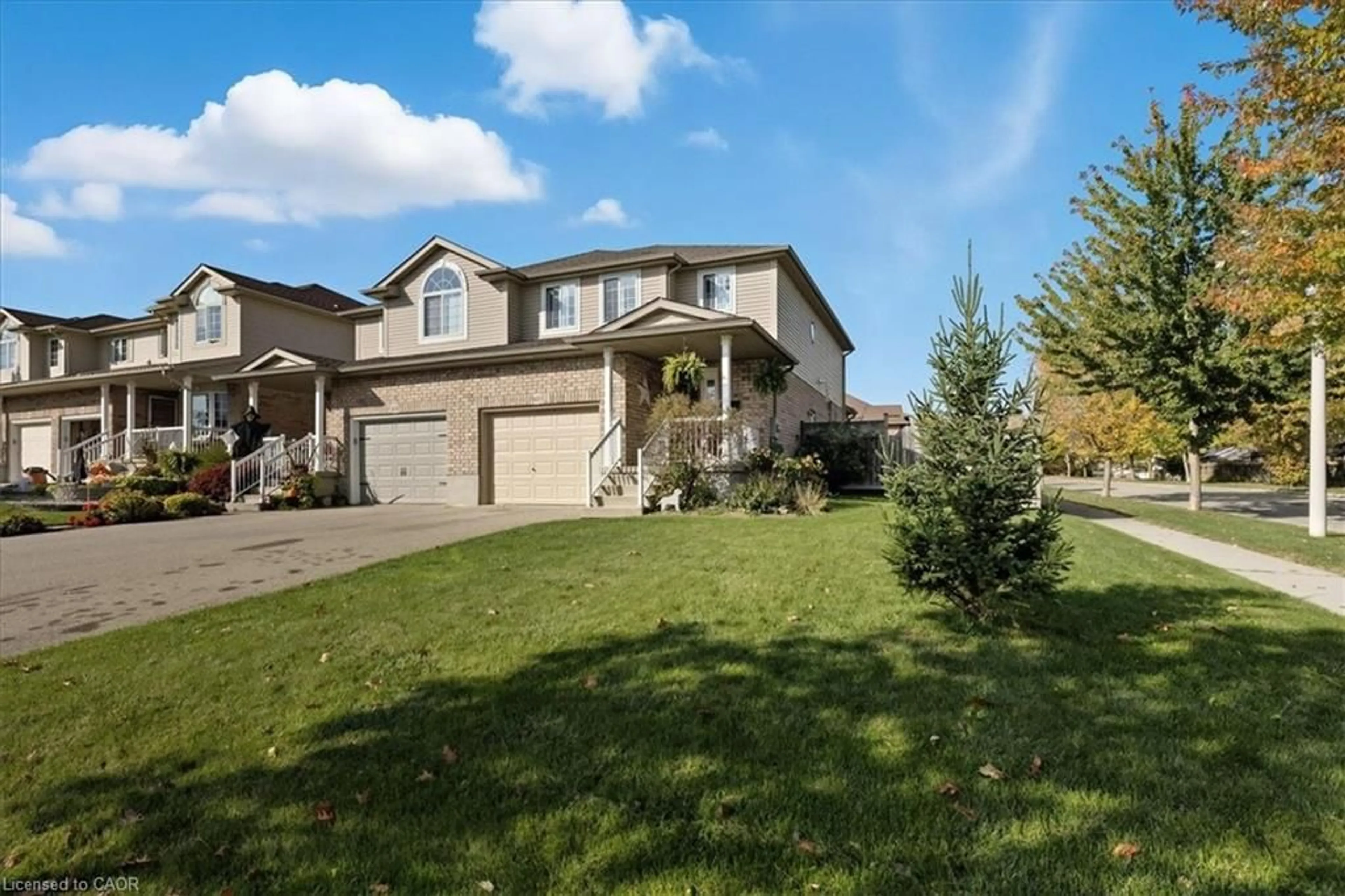 A pic from outside/outdoor area/front of a property/back of a property/a pic from drone, street for 60 Raising Mill Gate St, Elmira Ontario N3B 3N5