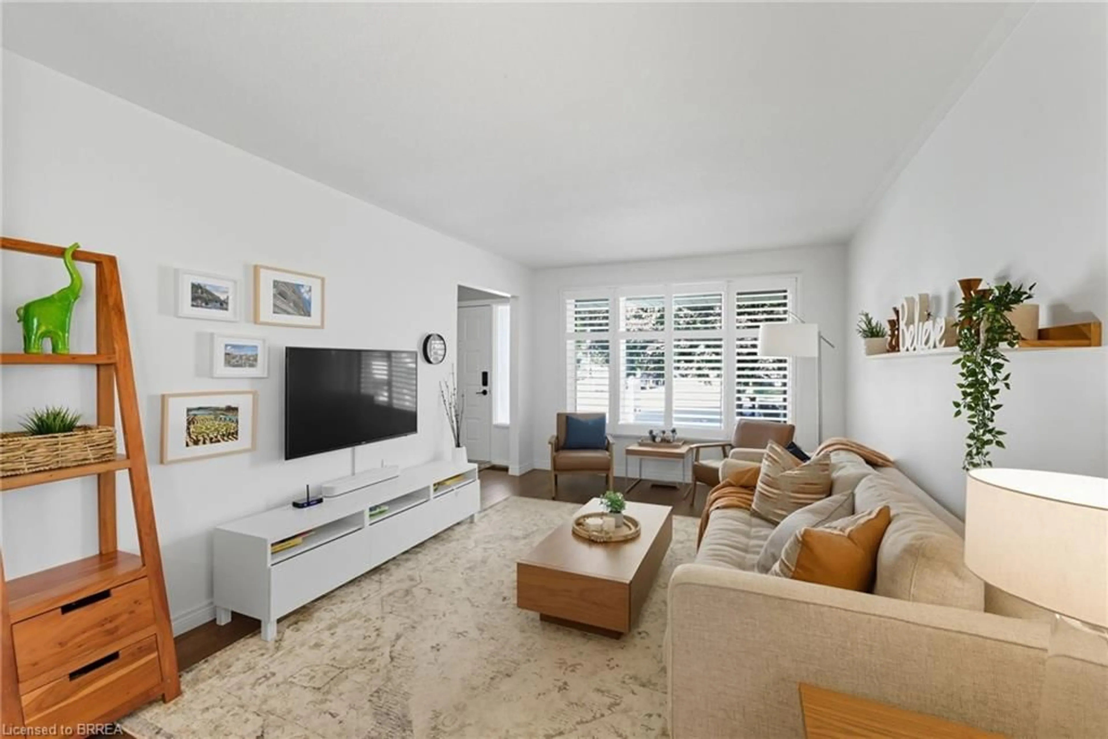 Living room with furniture, unknown for 37 Wildflower Lane, Brantford Ontario N3R 6B3
