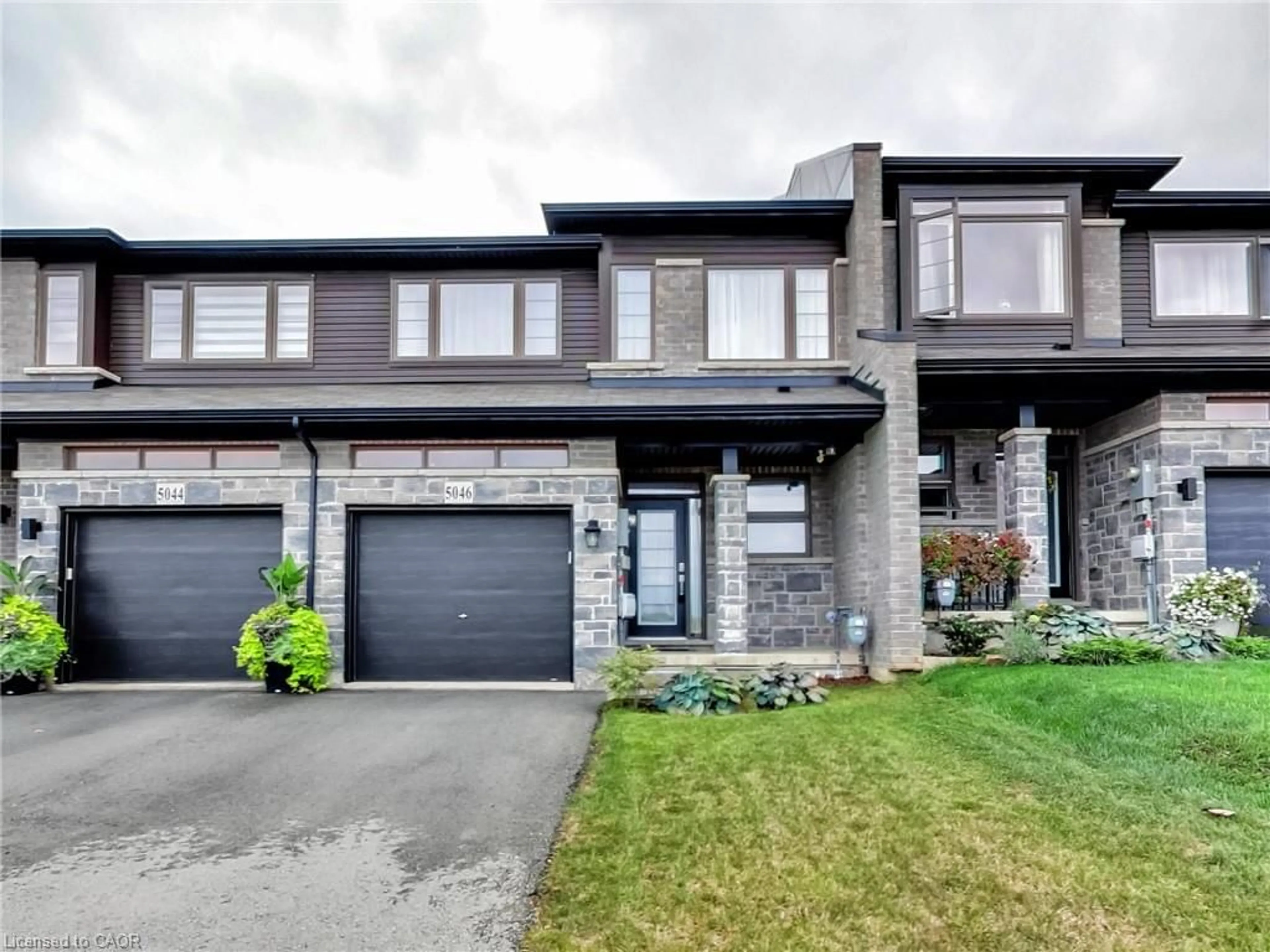 Home with brick exterior material, street for 5046 Connor Dr, Beamsville Ontario L0R 1B4