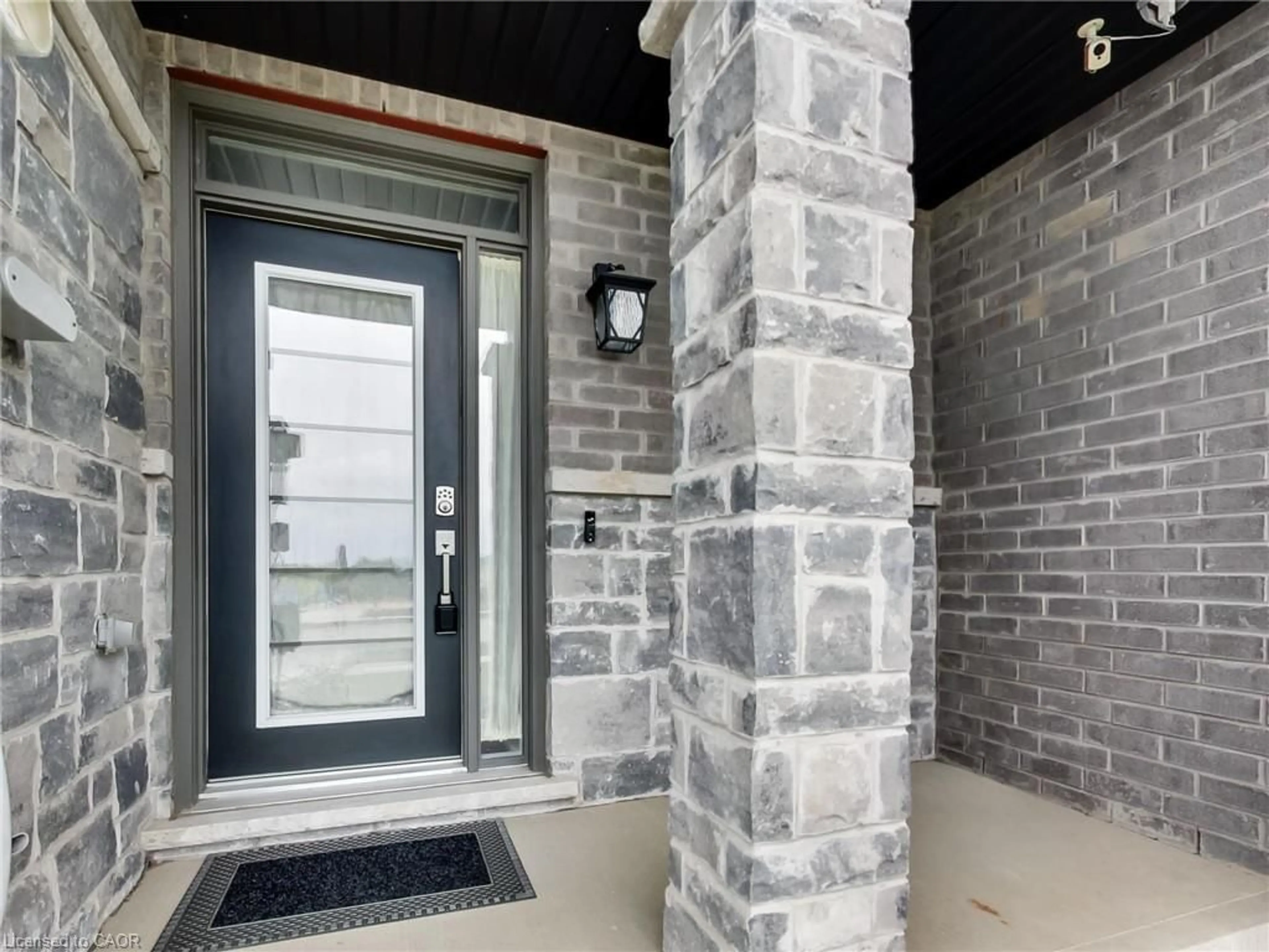Indoor entryway for 5046 Connor Dr, Beamsville Ontario L0R 1B4