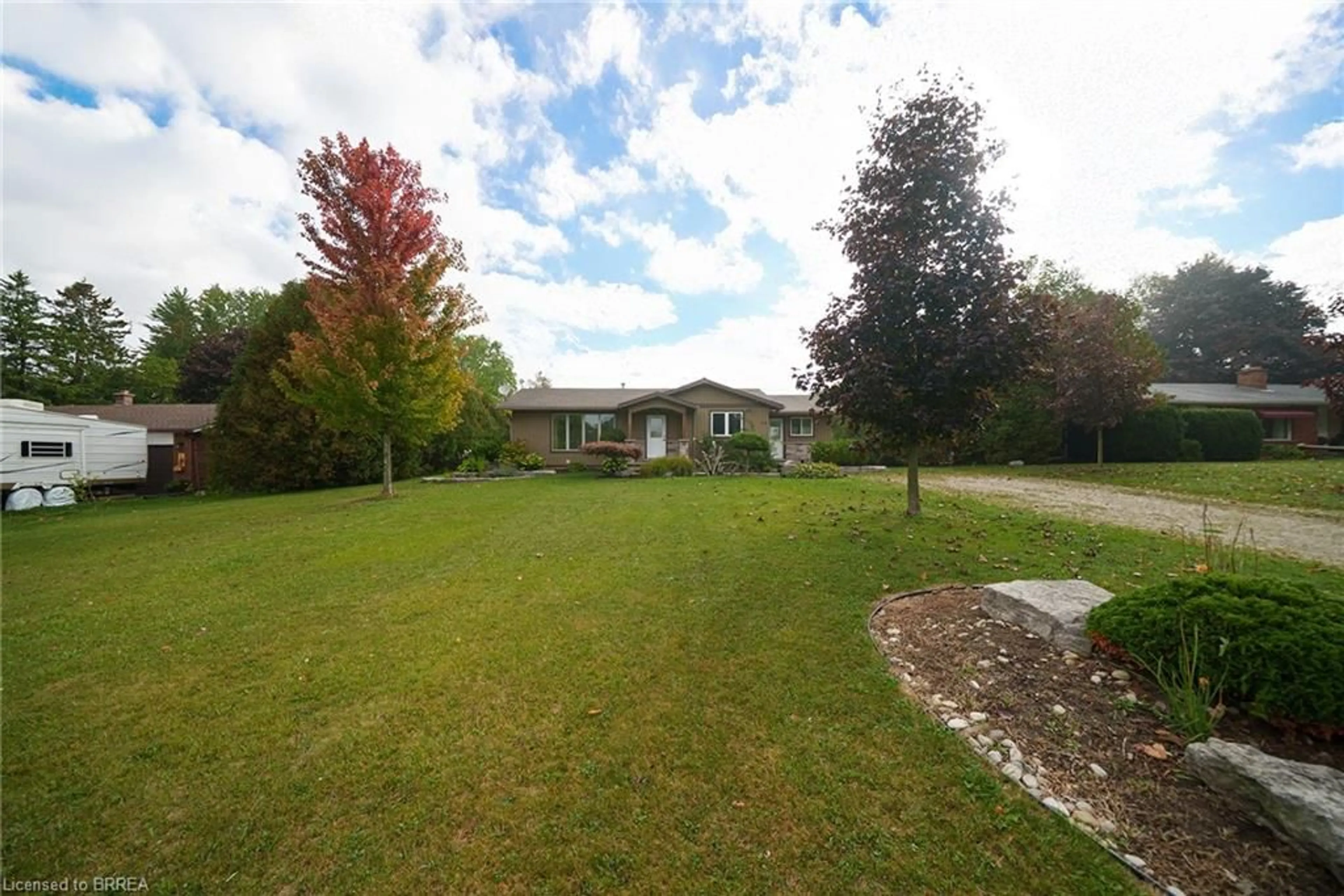 A pic from outside/outdoor area/front of a property/back of a property/a pic from drone, unknown for 19 Burgess St, Burgessville Ontario N0J 1P0