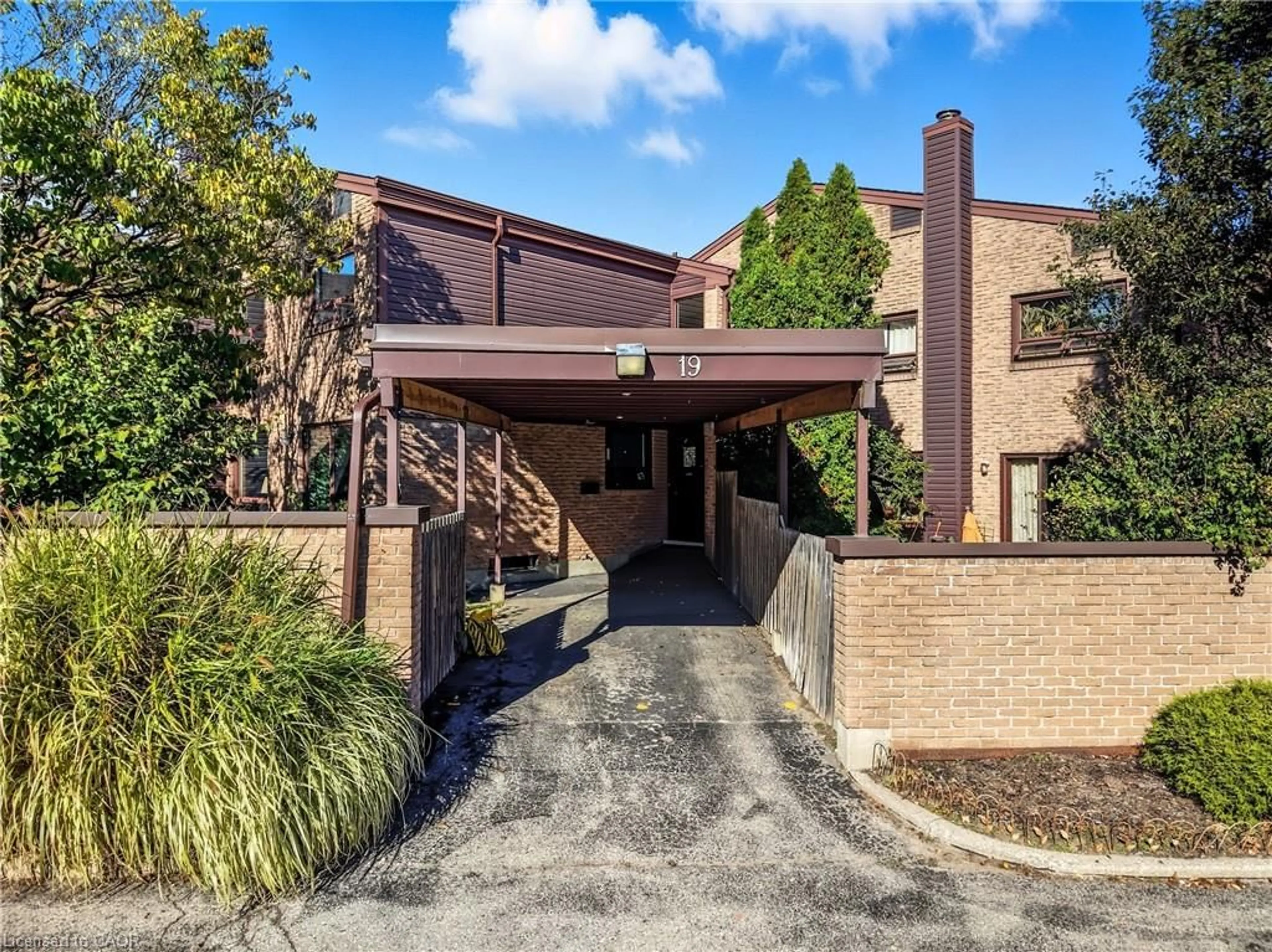 Indoor foyer for 28 Underhill Cres #19, Kitchener Ontario N2A 2S8