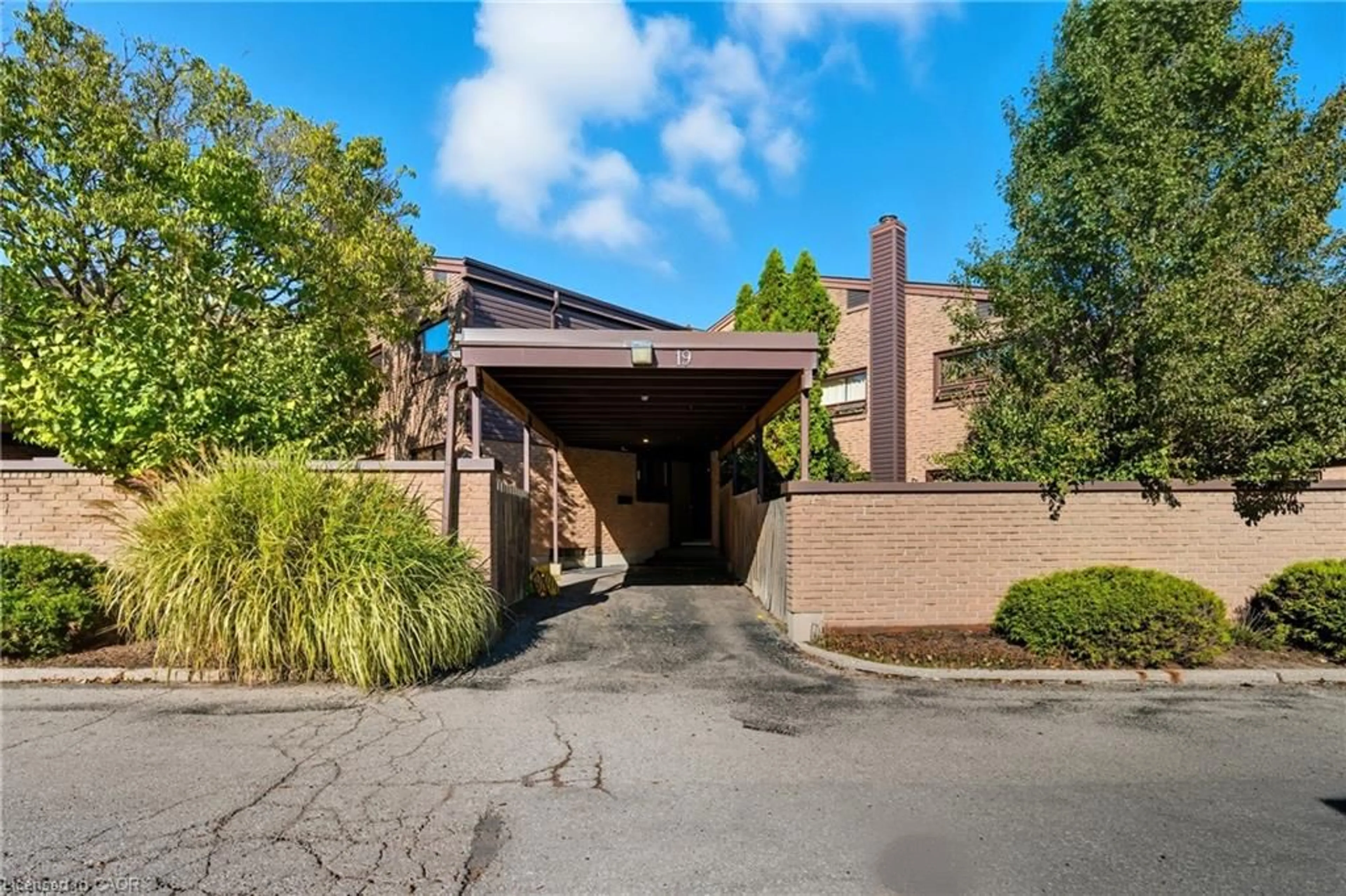 Indoor foyer for 28 Underhill Cres #19, Kitchener Ontario N2A 2S8