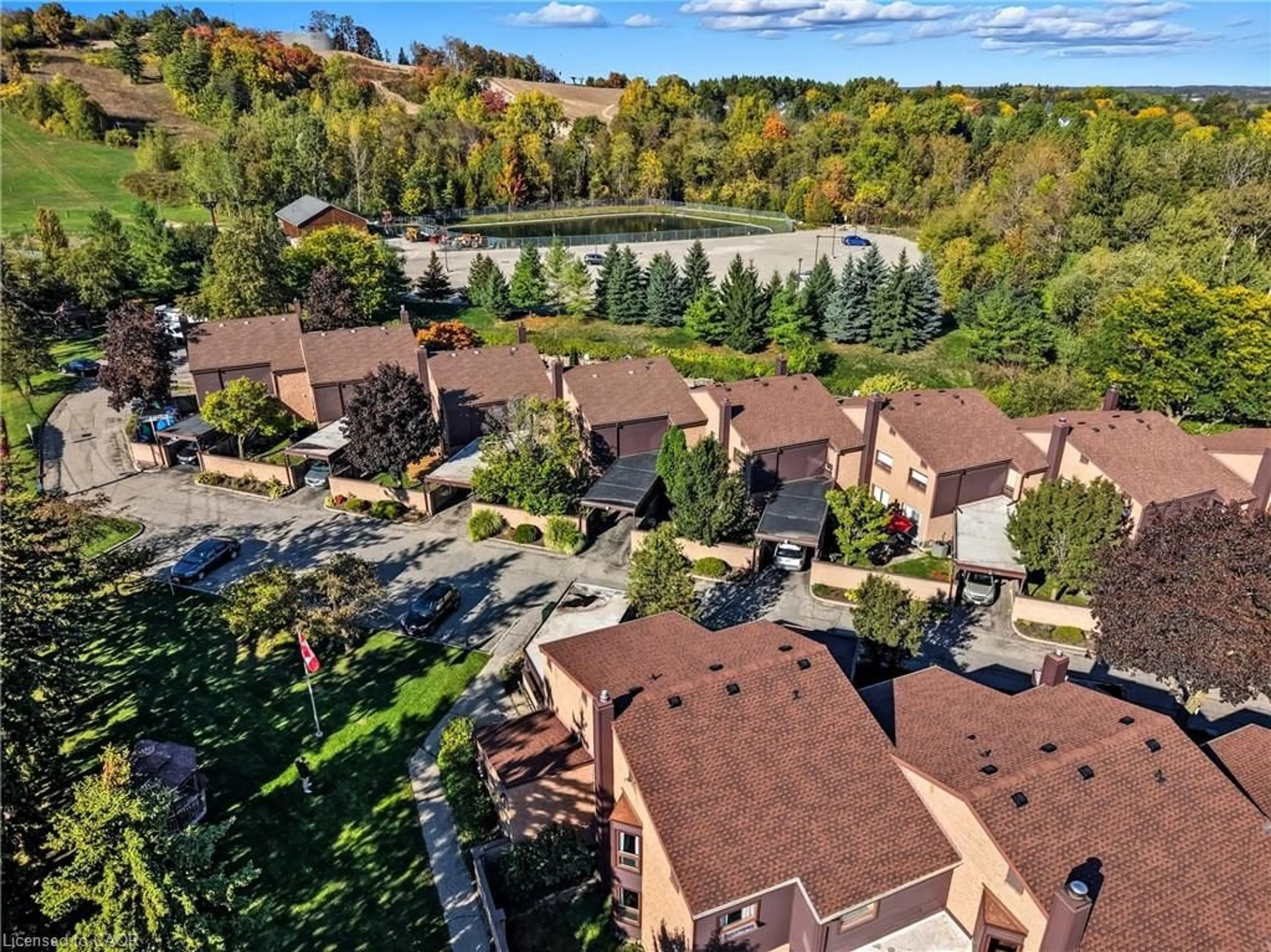 A pic from outside/outdoor area/front of a property/back of a property/a pic from drone, unknown for 28 Underhill Cres #19, Kitchener Ontario N2A 2S8