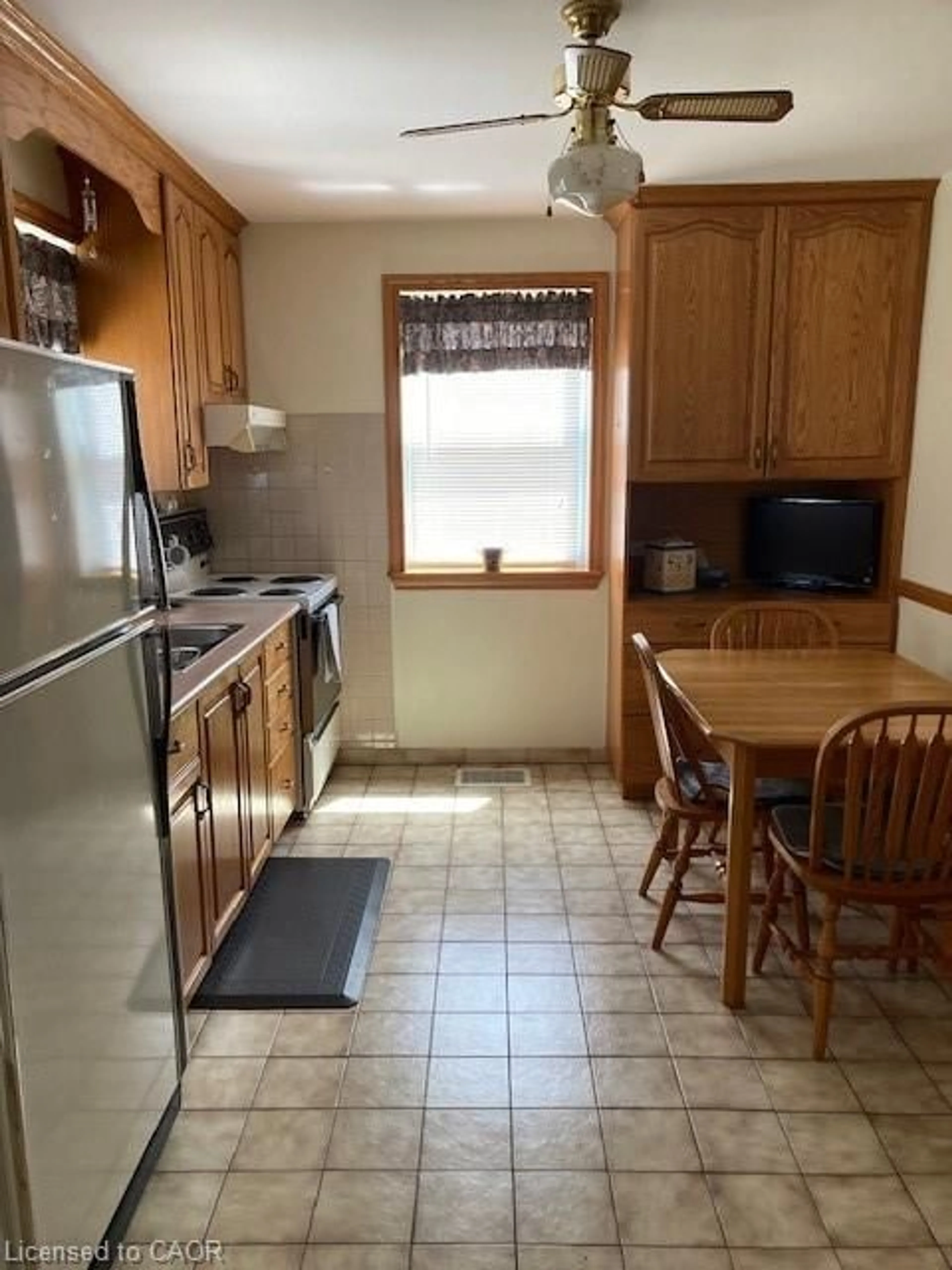 Standard kitchen, unknown for 59 Dunkirk Dr, Hamilton Ontario L8K 4W9