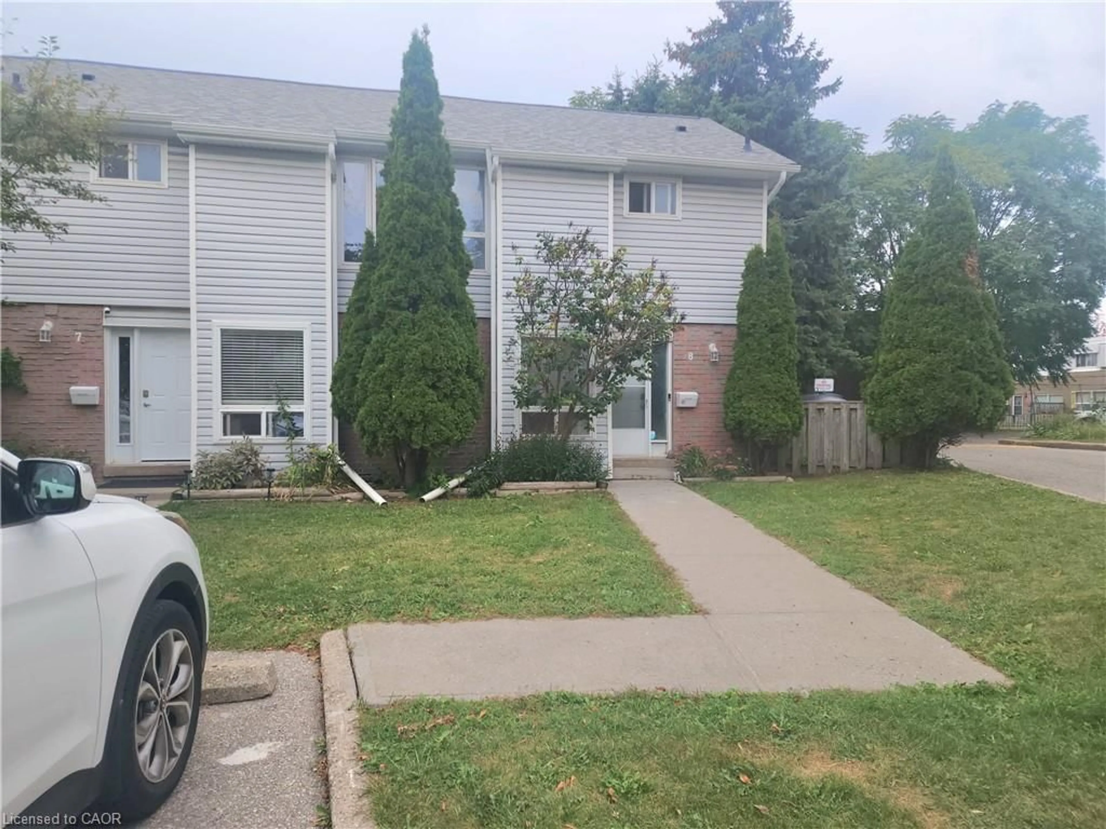 Unknown for 32 Mowat Blvd #8, Kitchener Ontario N2E 1X4
