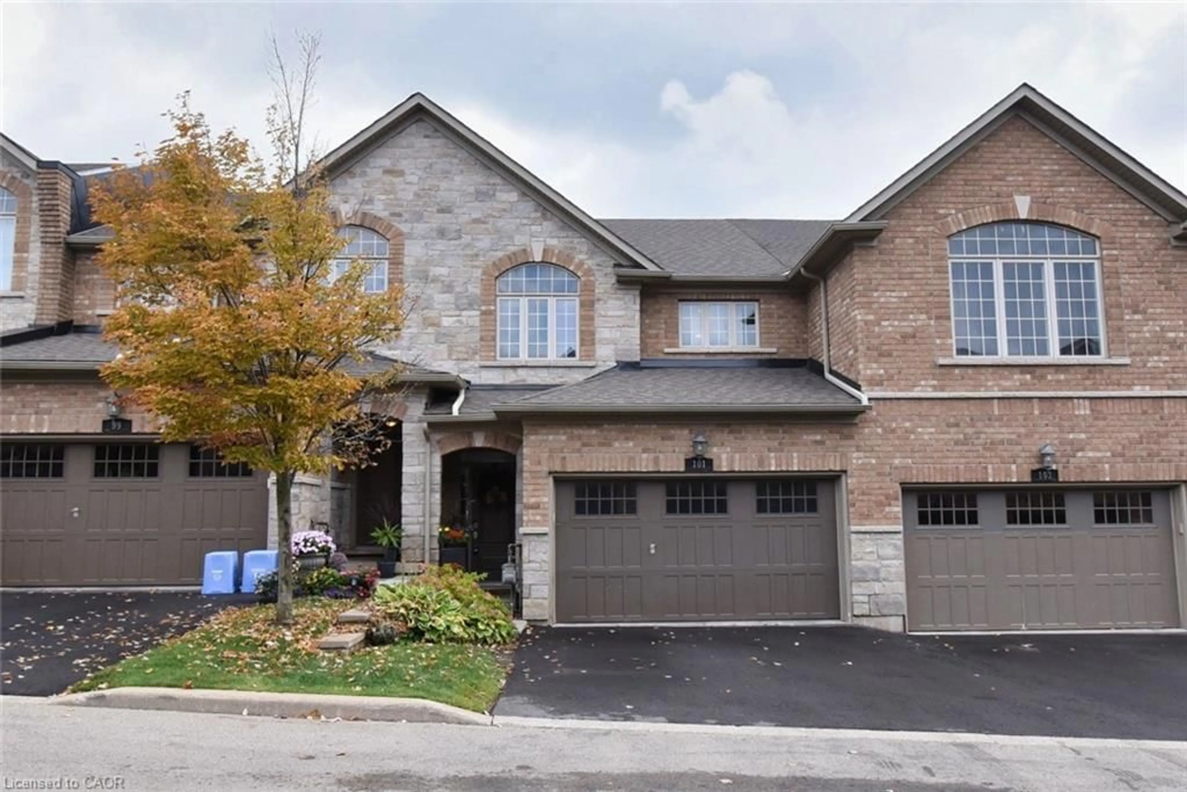 Home with brick exterior material, street for 101 Oakhaven Pl, Ancaster Ontario L9K 0B6