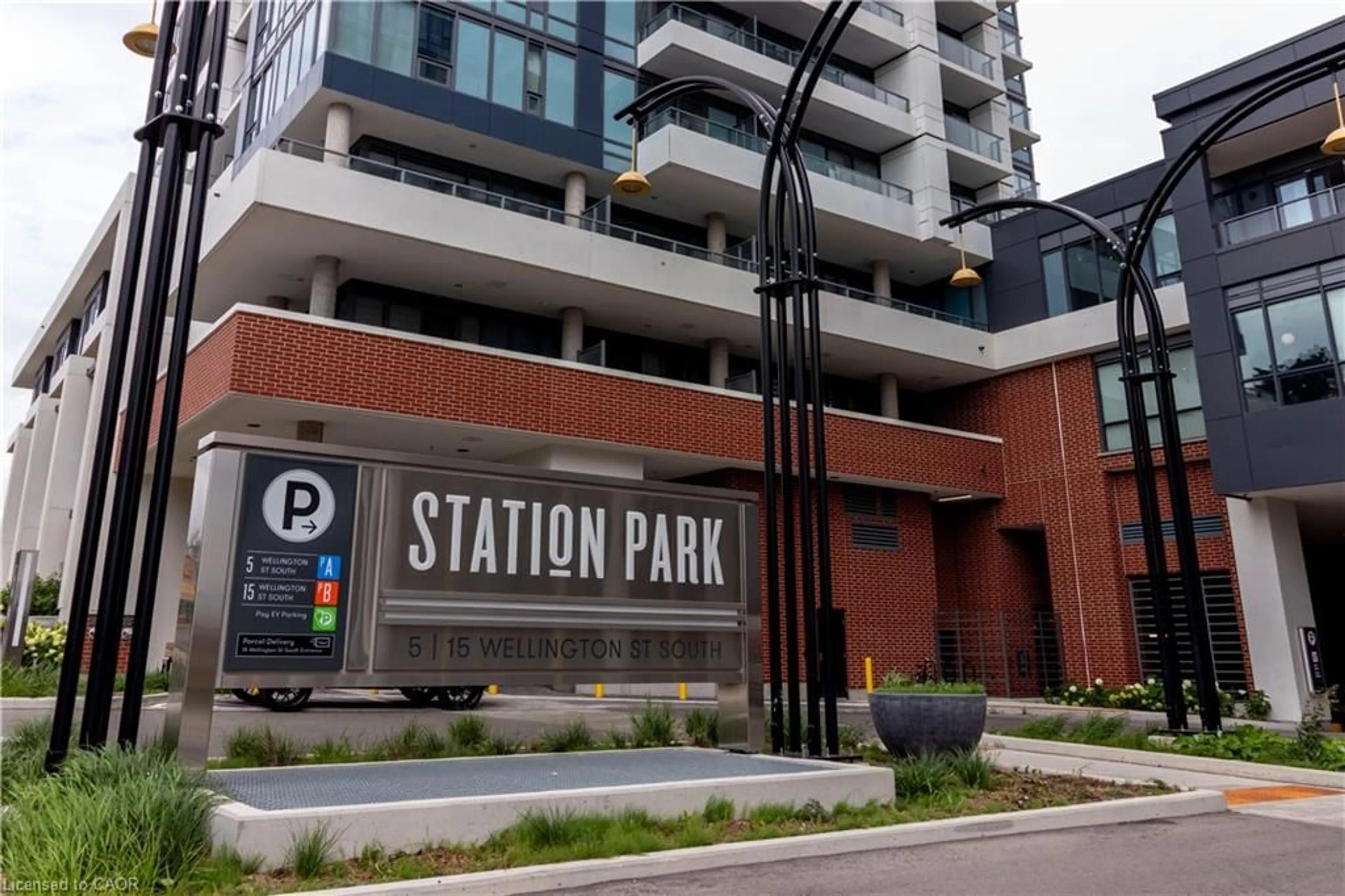 Patio, street for 15 Wellington St #1810, Kitchener Ontario N2G 0E4