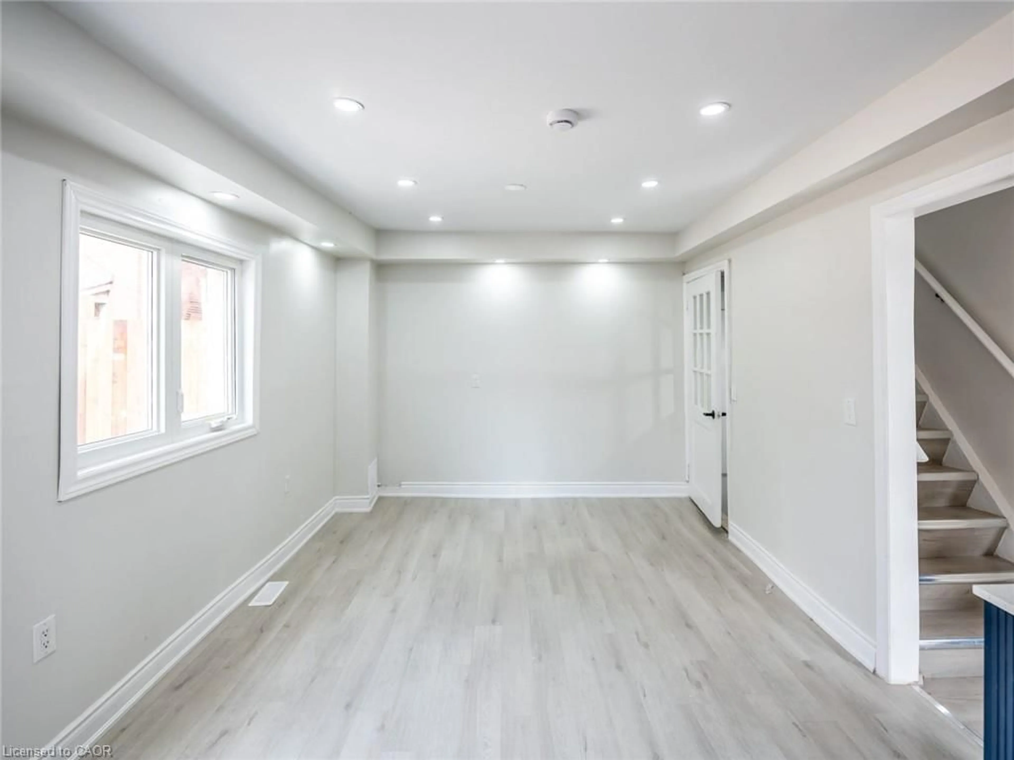 A pic of a room for 143 Glendale Ave, Hamilton Ontario L8L 7J9