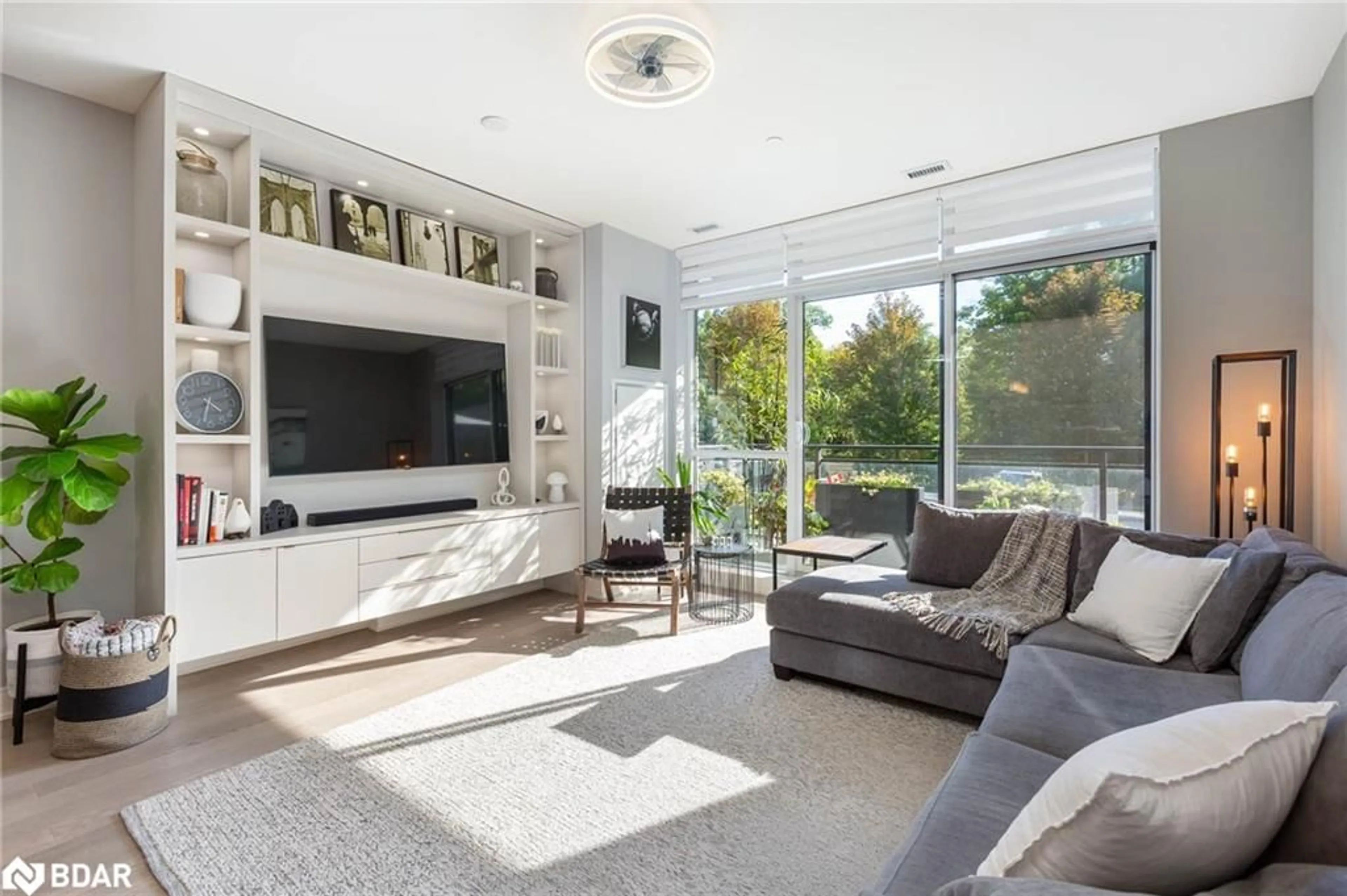 Living room with furniture, unknown for 1575 Lakeshore Road West Rd #105, Mississauga Ontario L5J 0B1