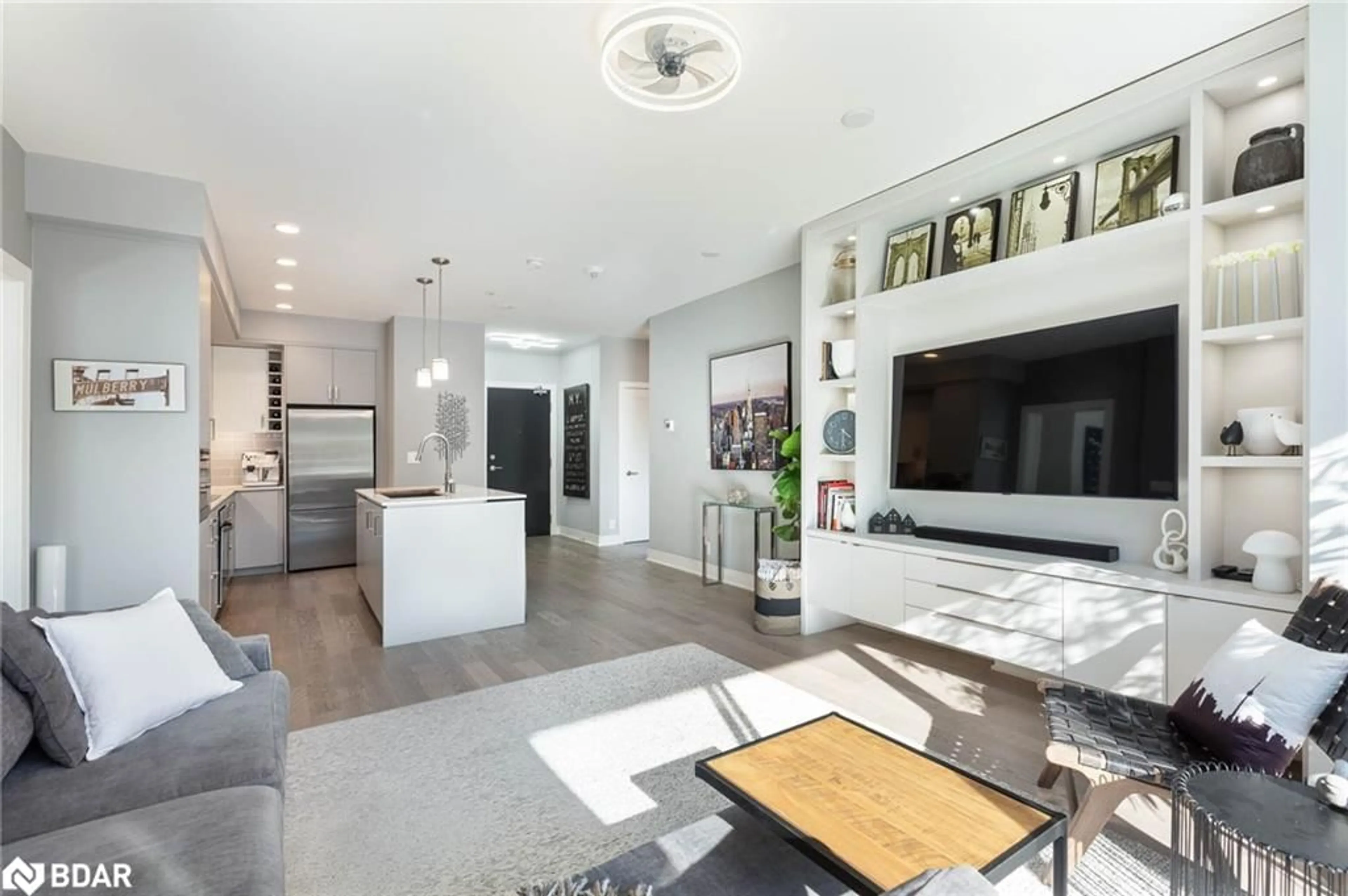 Unknown for 1575 Lakeshore Road West Rd #105, Mississauga Ontario L5J 0B1