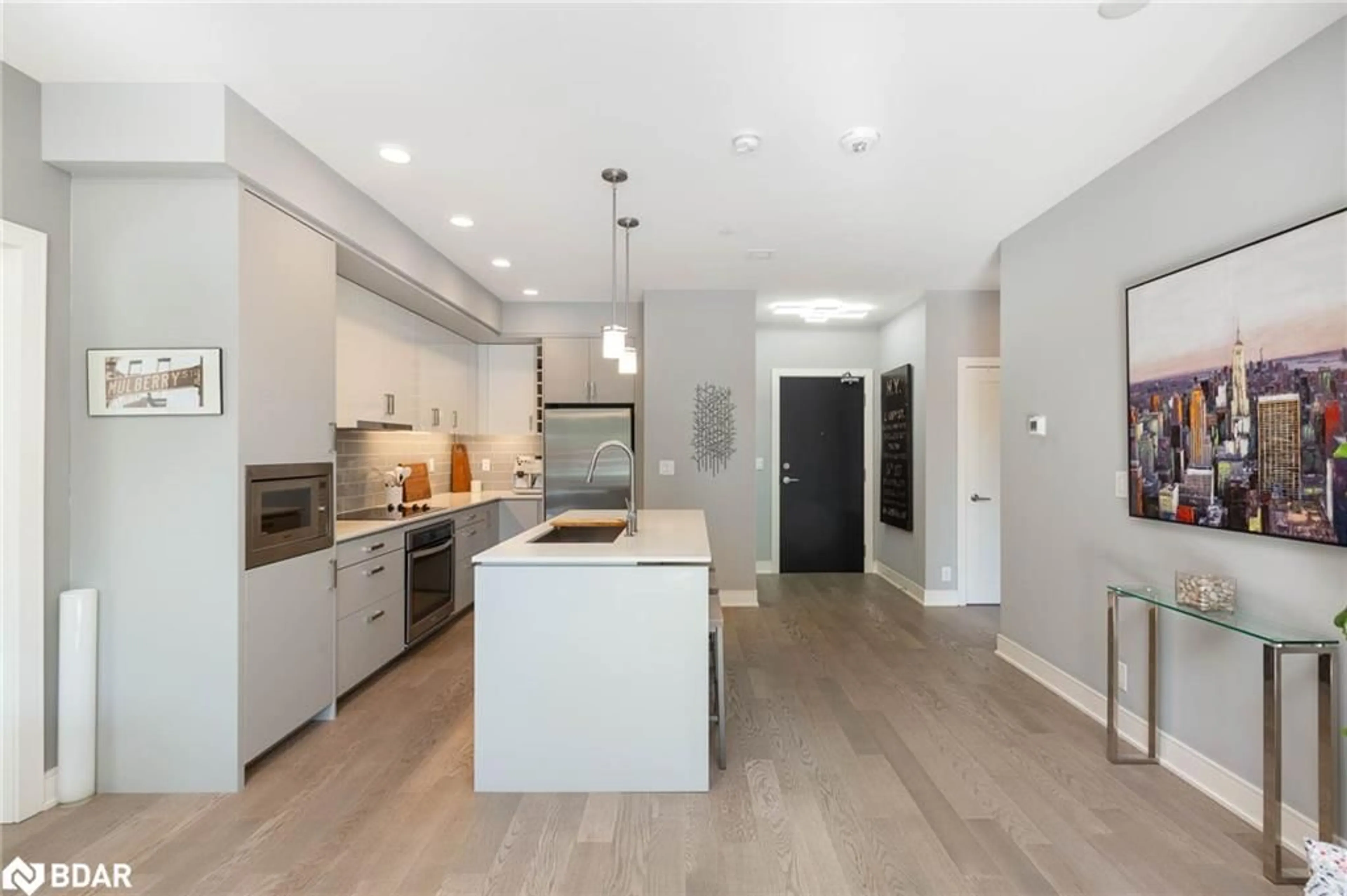 Open concept kitchen, unknown for 1575 Lakeshore Road West Rd #105, Mississauga Ontario L5J 0B1