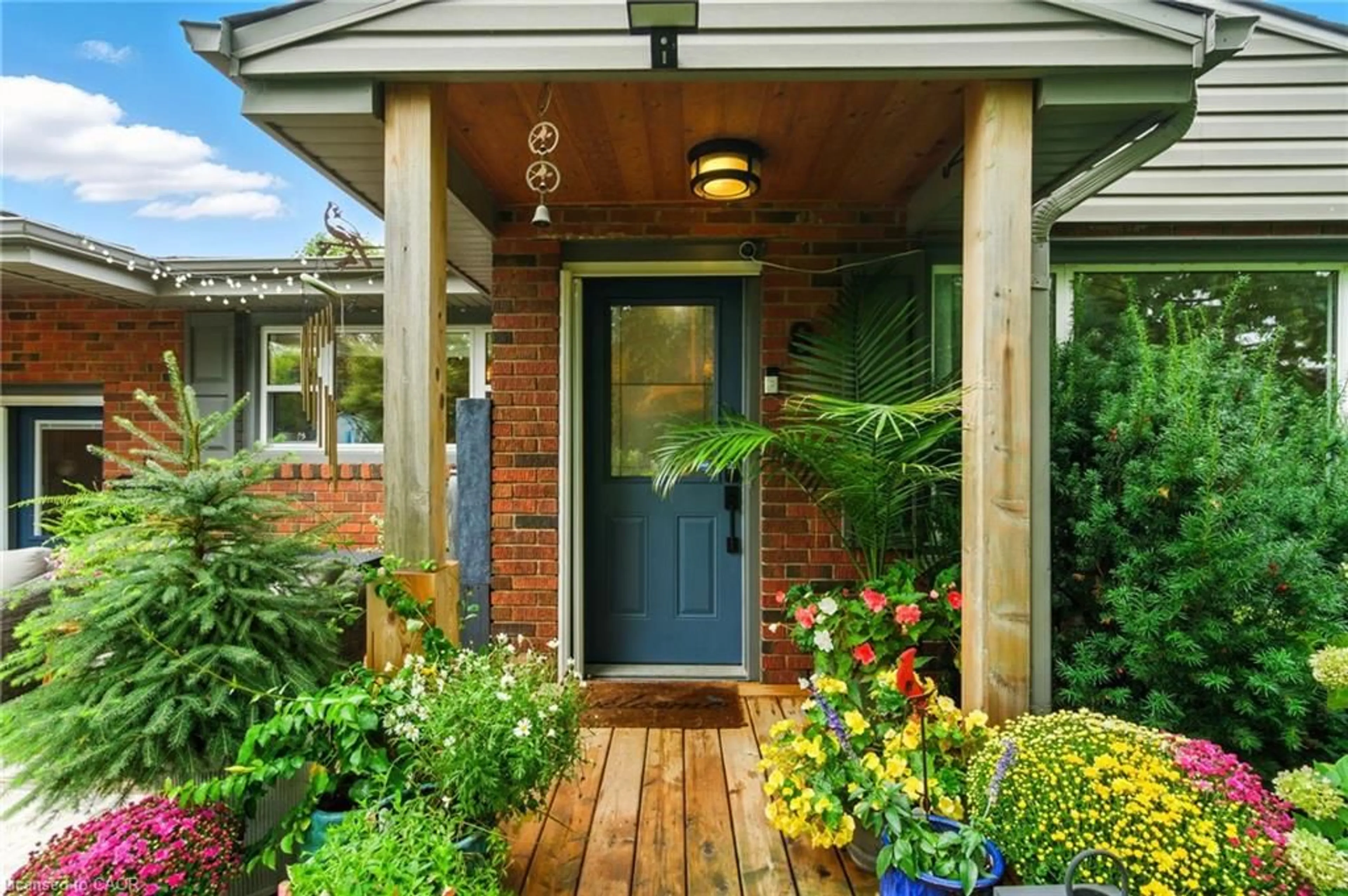 Indoor entryway for 8 Olive St, Grimsby Ontario L3M 2B5