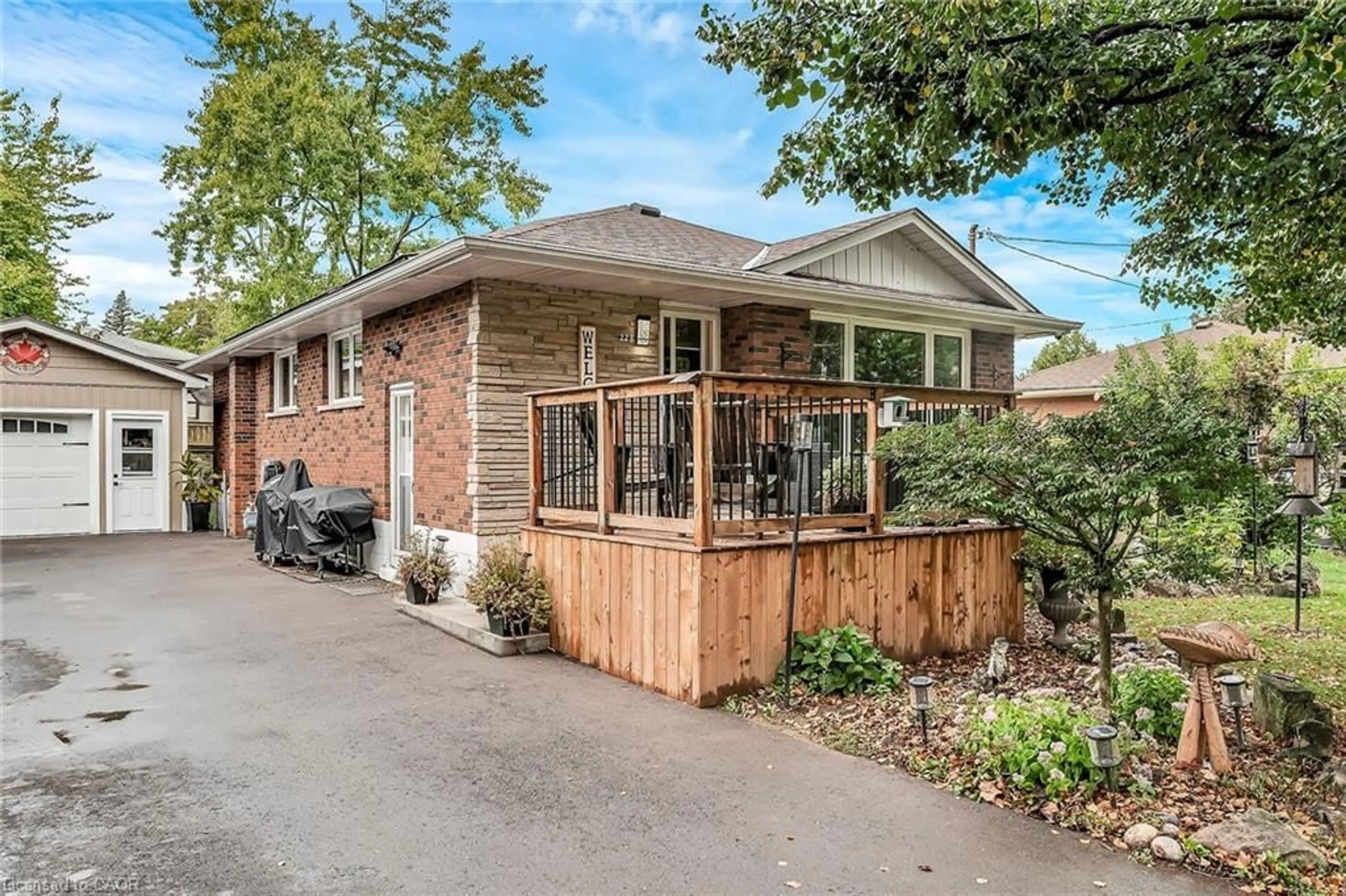 Home with brick exterior material, street for 223 Berwick St, Caledonia Ontario N3W 1G1