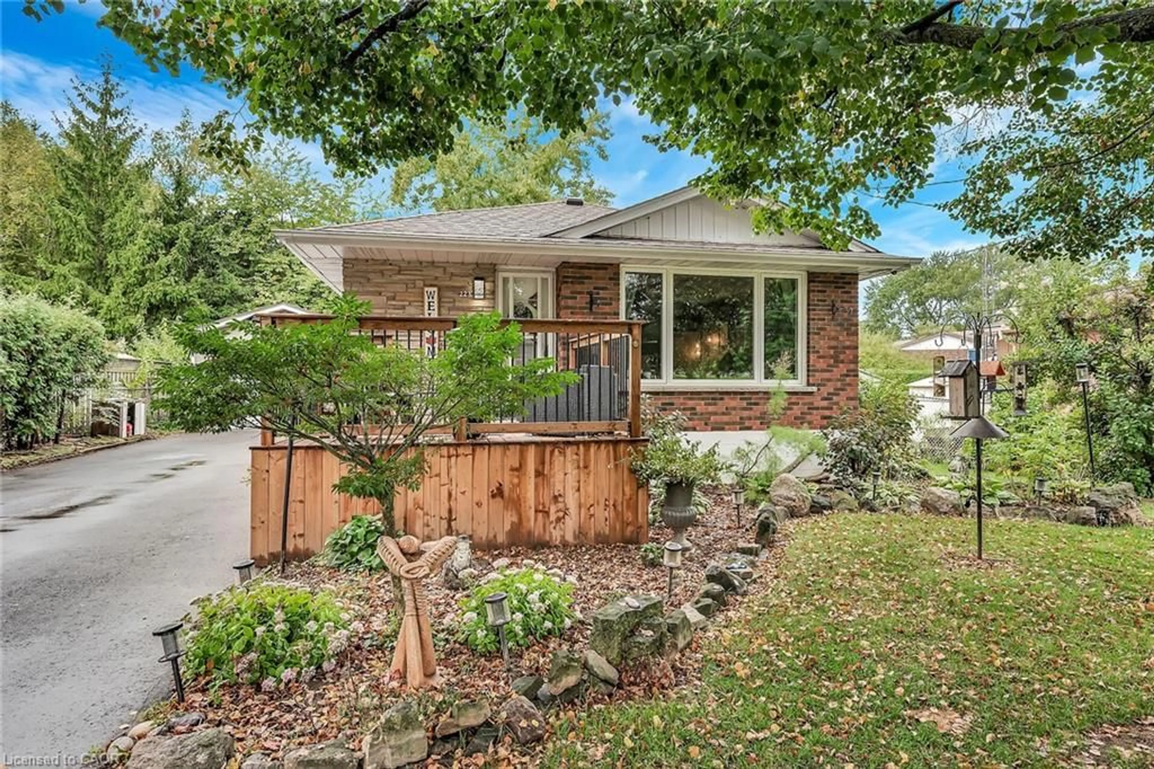 Home with brick exterior material, street for 223 Berwick St, Caledonia Ontario N3W 1G1