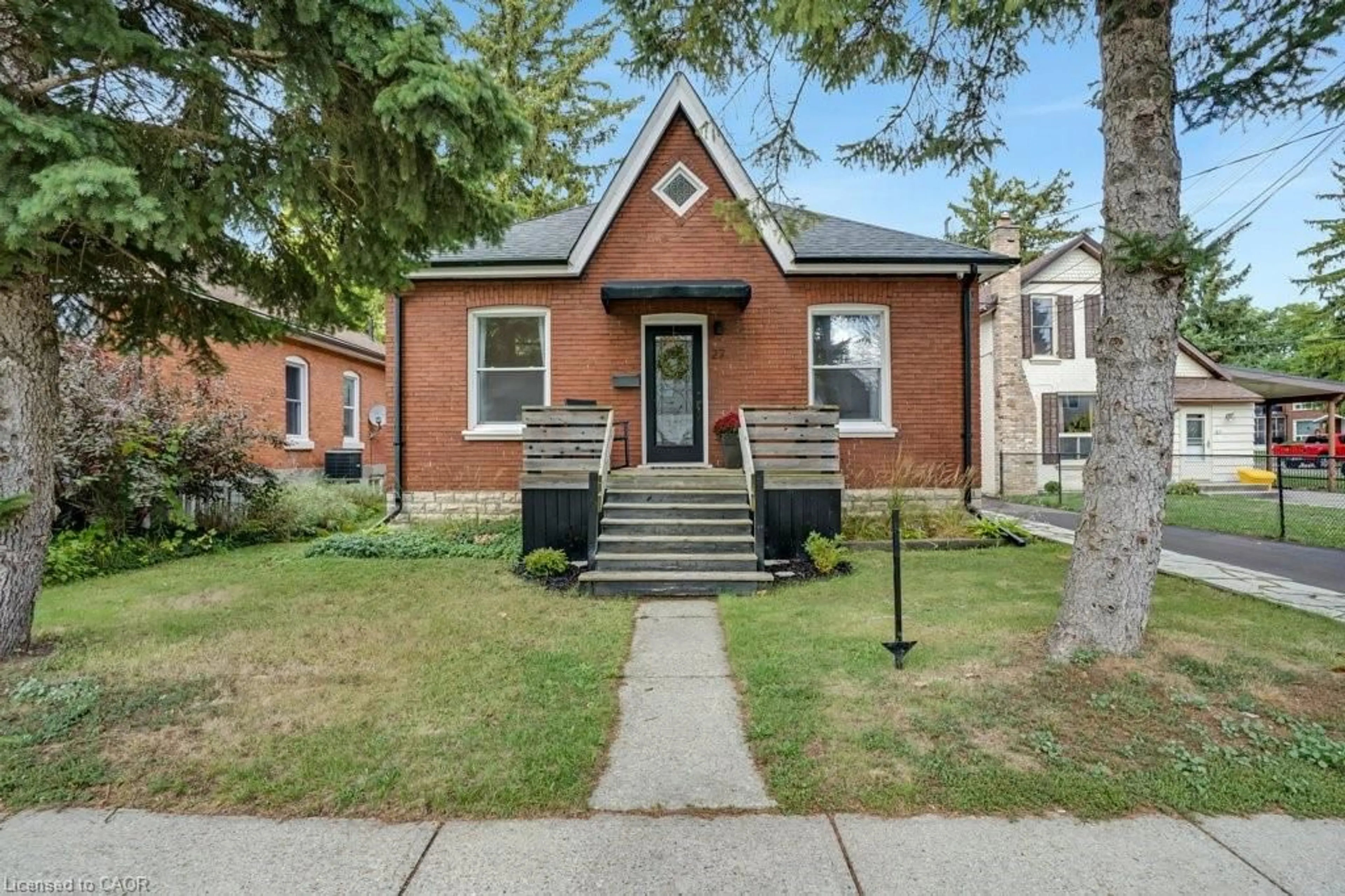 Home with brick exterior material, street for 27 Spring St, Brantford Ontario N3T 4M6