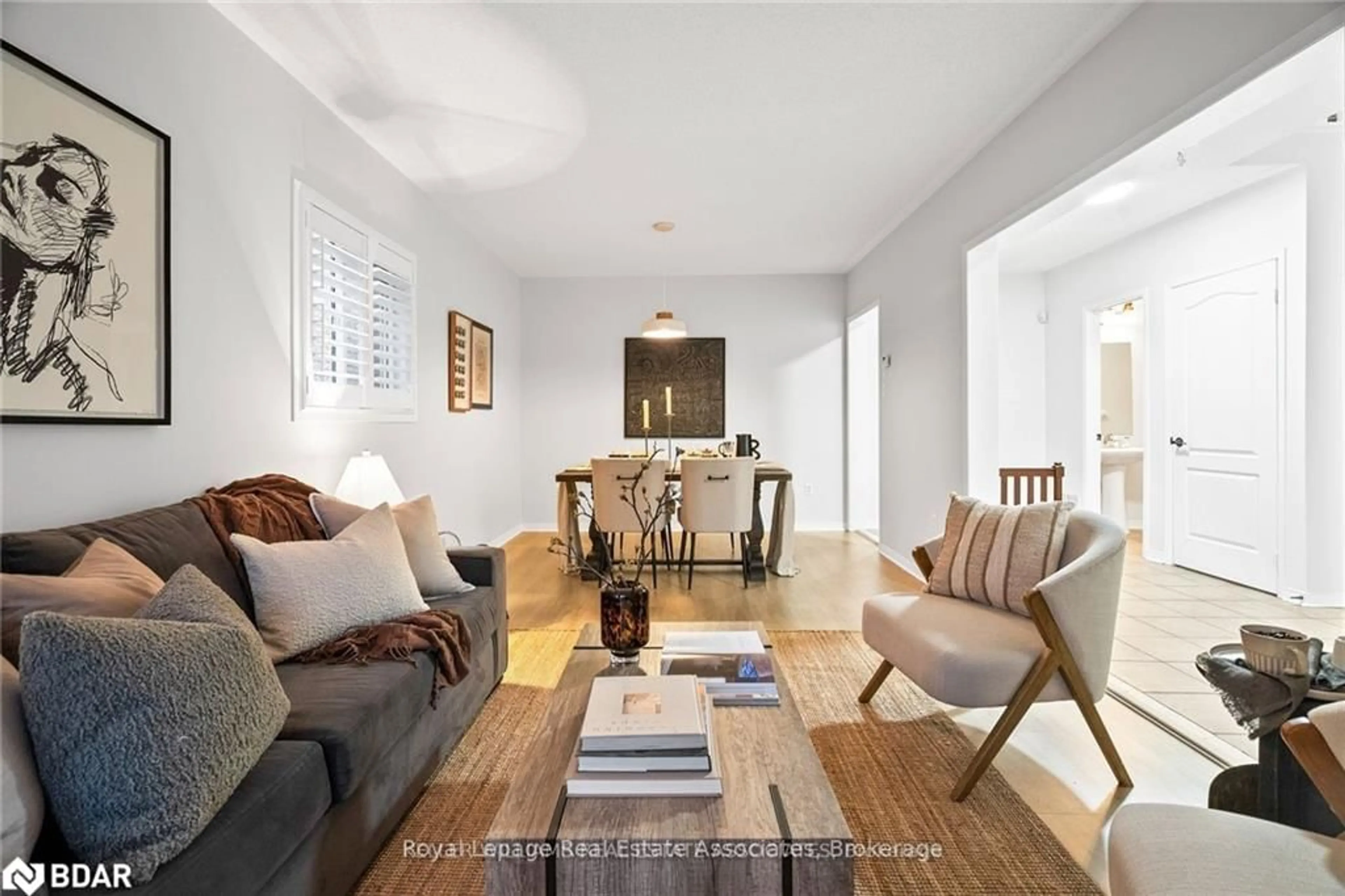 Living room with furniture, unknown for 6411 Seaver Rd, Mississauga Ontario L5V 2J2