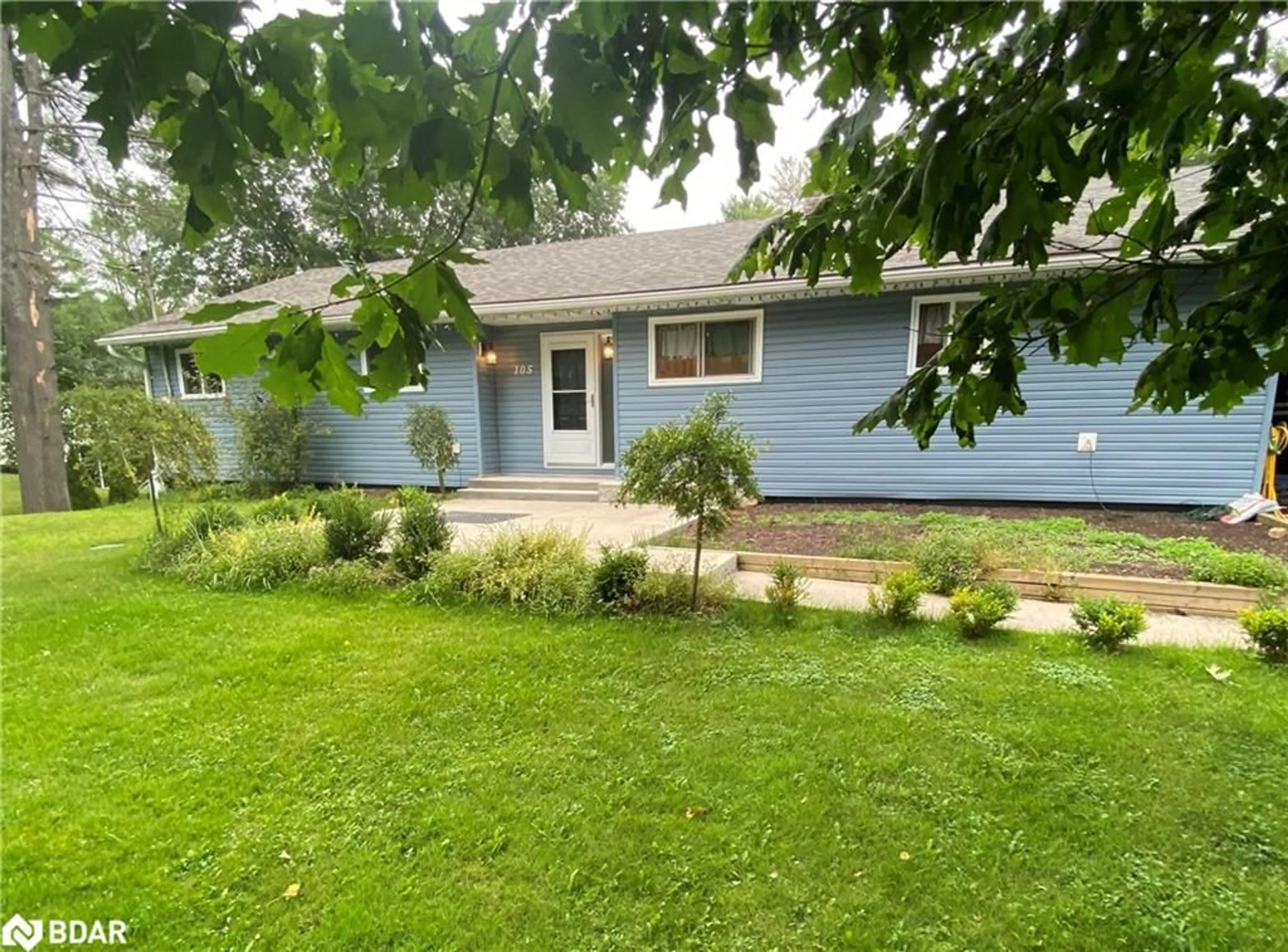 A pic from outside/outdoor area/front of a property/back of a property/a pic from drone, street for 105 Frederick St, Bracebridge Ontario P1L 0A1
