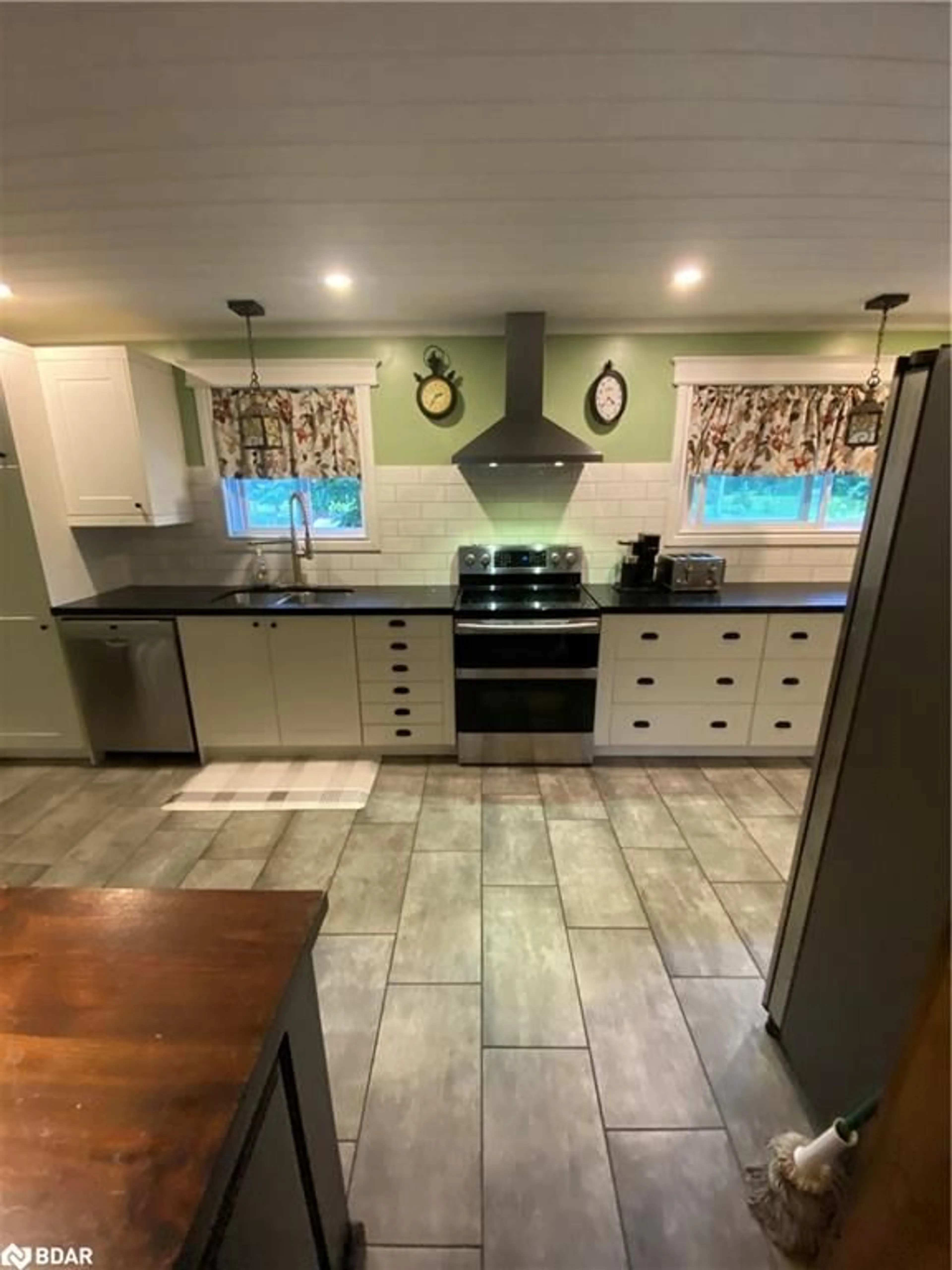 Open concept kitchen, ceramic/tile floor for 105 Frederick St, Bracebridge Ontario P1L 0A1