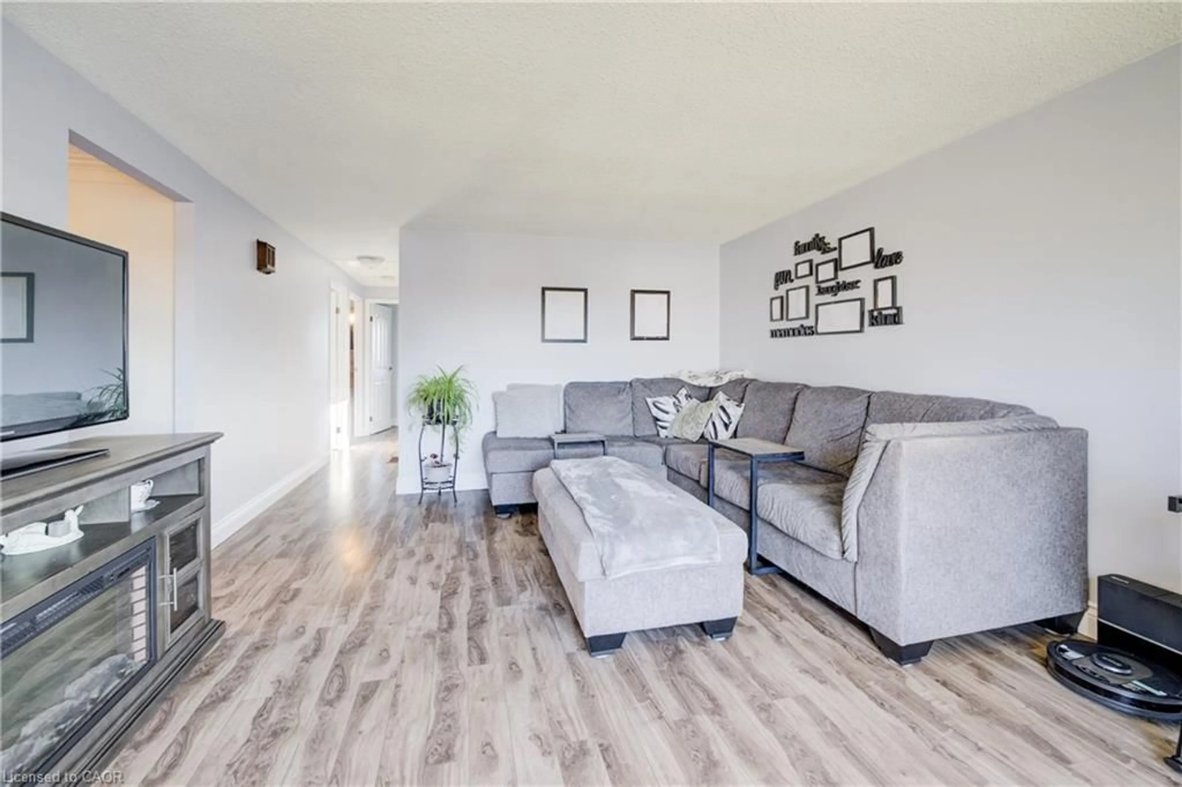 Living room with furniture, wood/laminate floor for 26 Cluthe Cres, Kitchener Ontario N2P 1M8