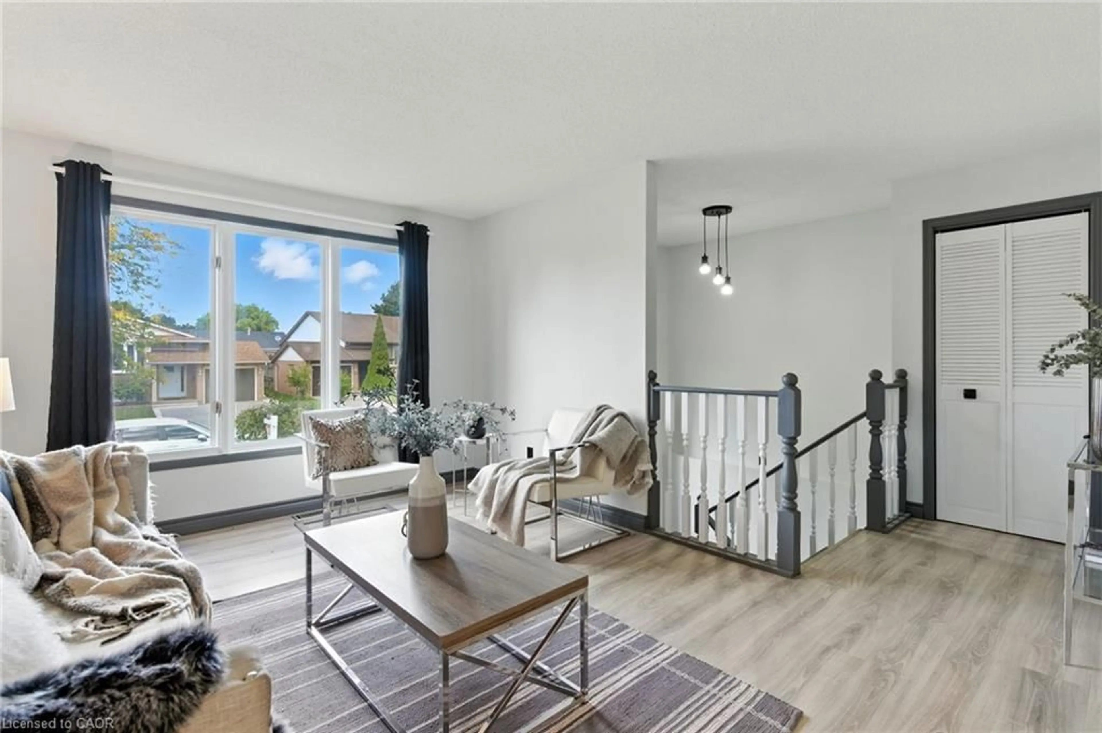 Living room with furniture, unknown for 4928 Hickory Lane, Beamsville Ontario L0R 1B5