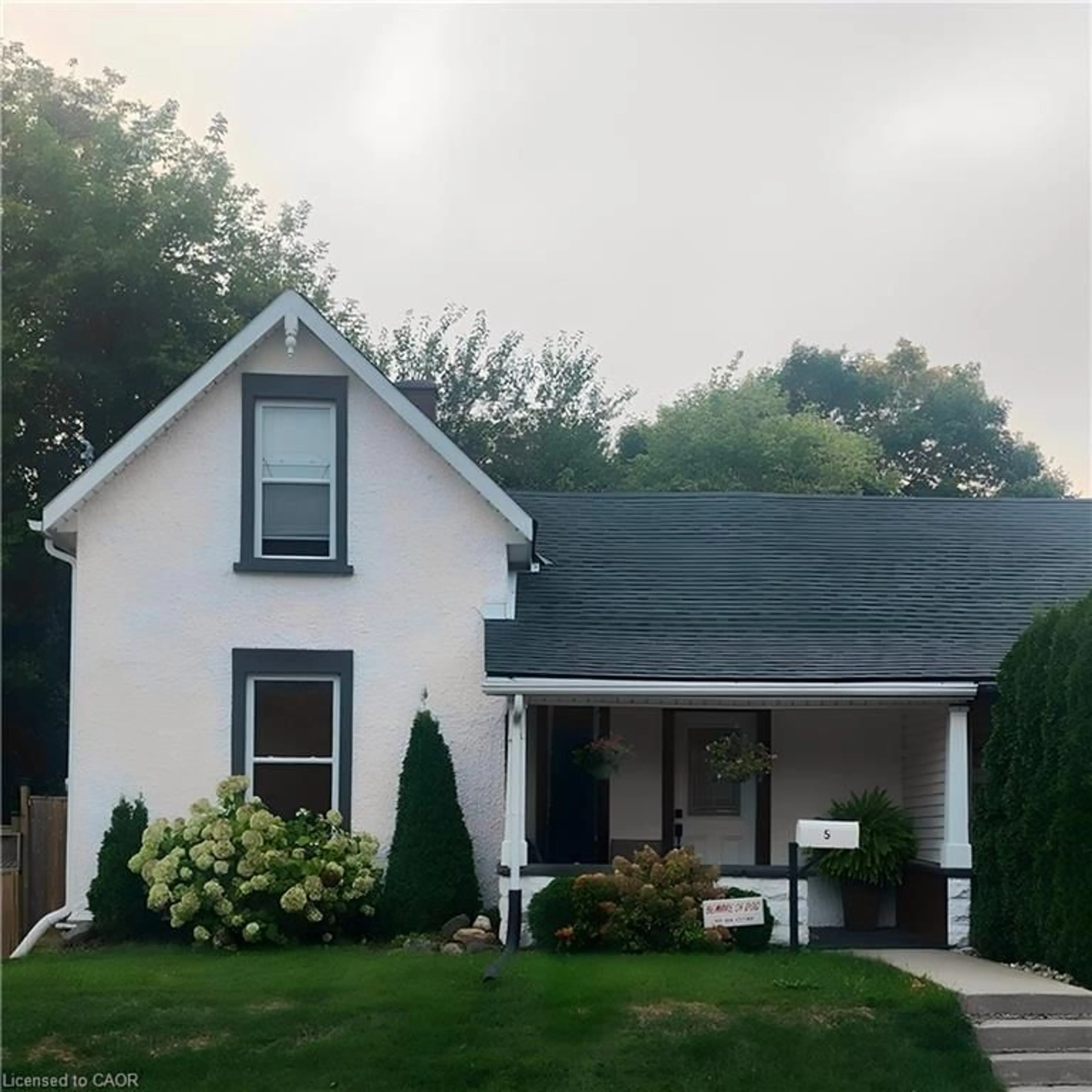 Unknown for 5 Albert St, Cambridge Ontario N1R 3M3