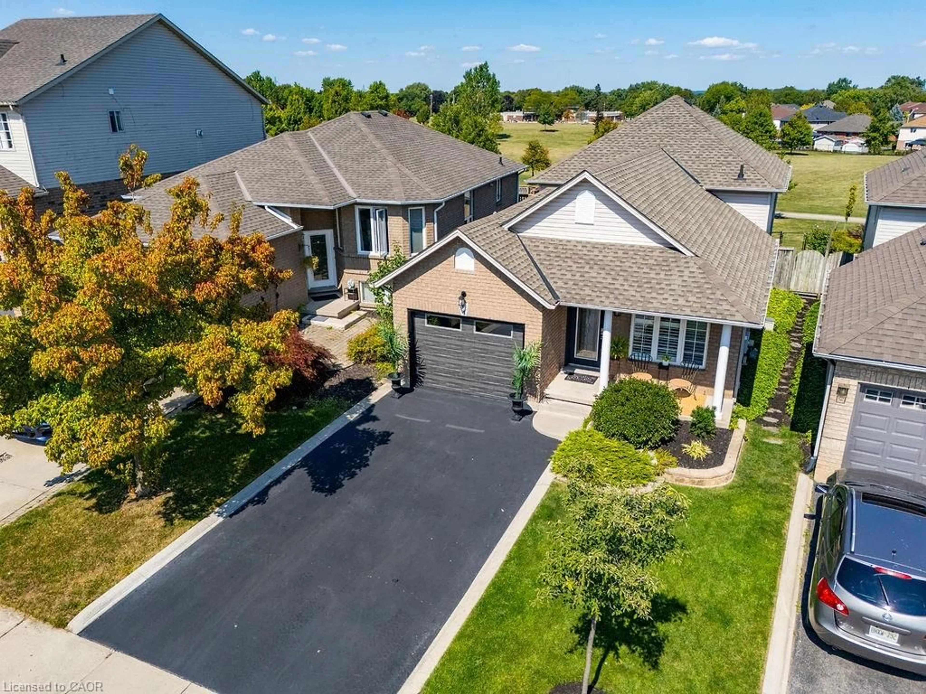 A pic from outside/outdoor area/front of a property/back of a property/a pic from drone, street for 54 Briarose Pl, Hamilton Ontario L9C 7V3