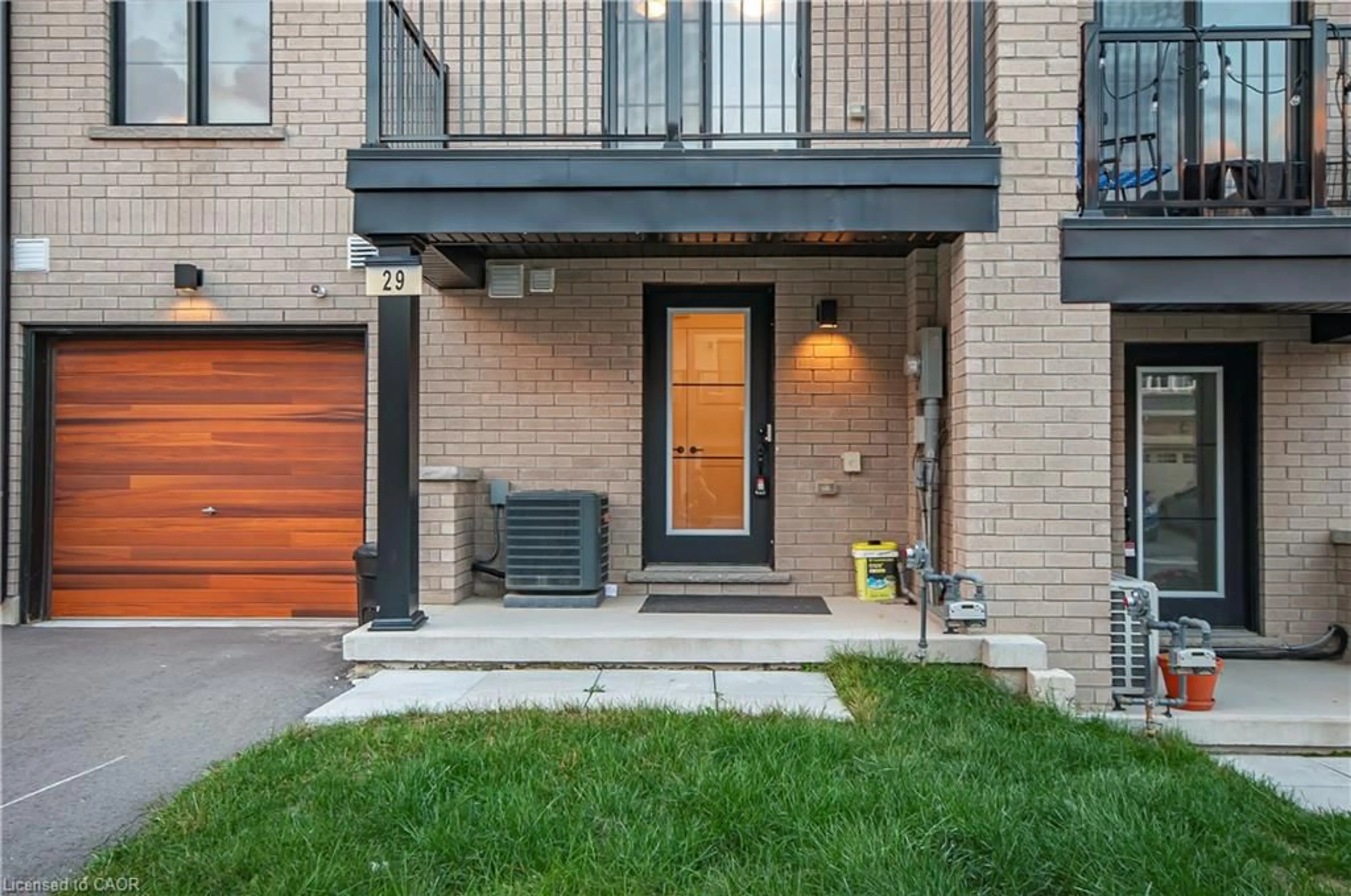 Home with brick exterior material, street for 29 Wagon Lane, Barrie Ontario L9J 0V4