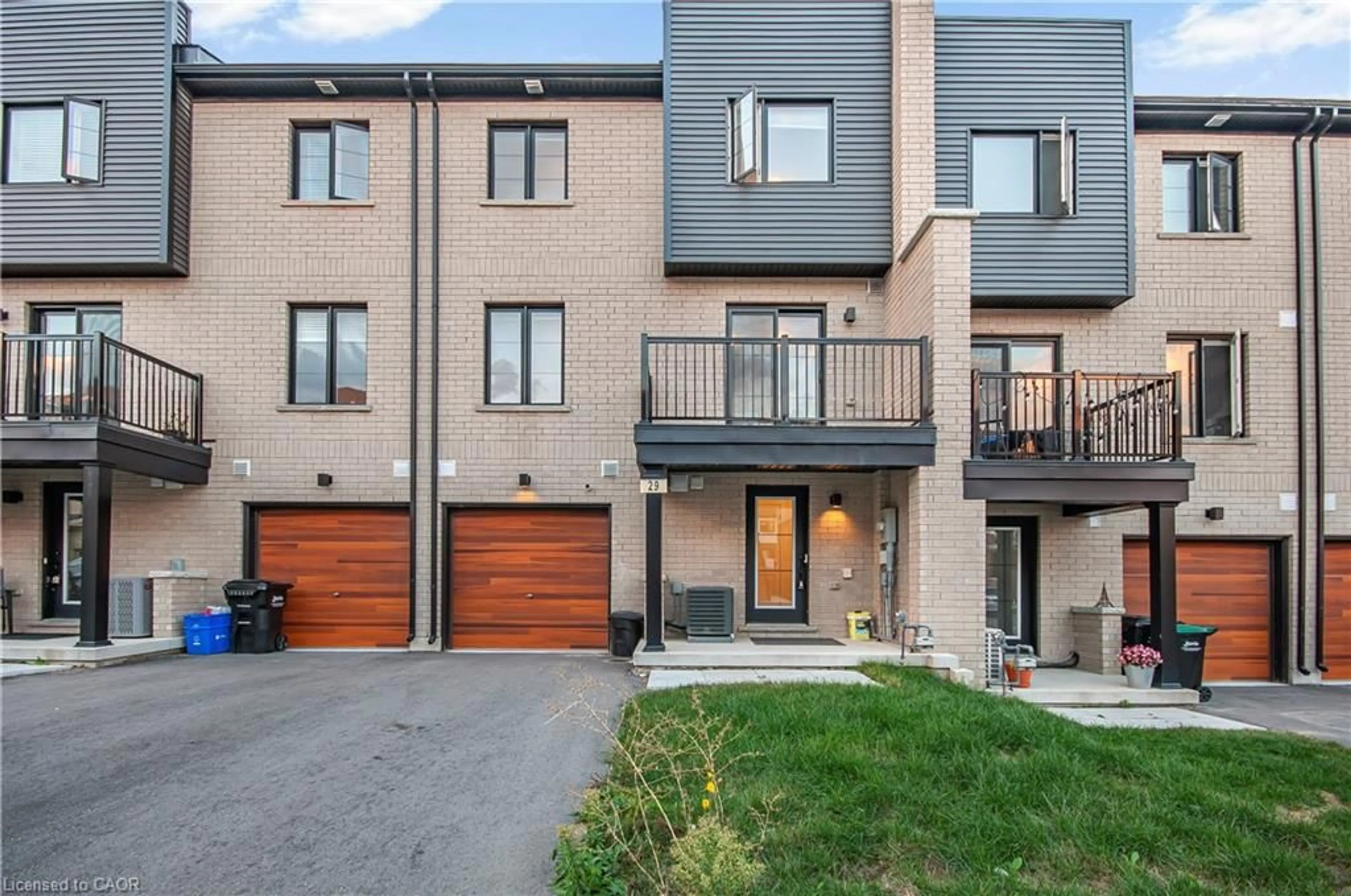 Home with brick exterior material, street for 29 Wagon Lane, Barrie Ontario L9J 0V4