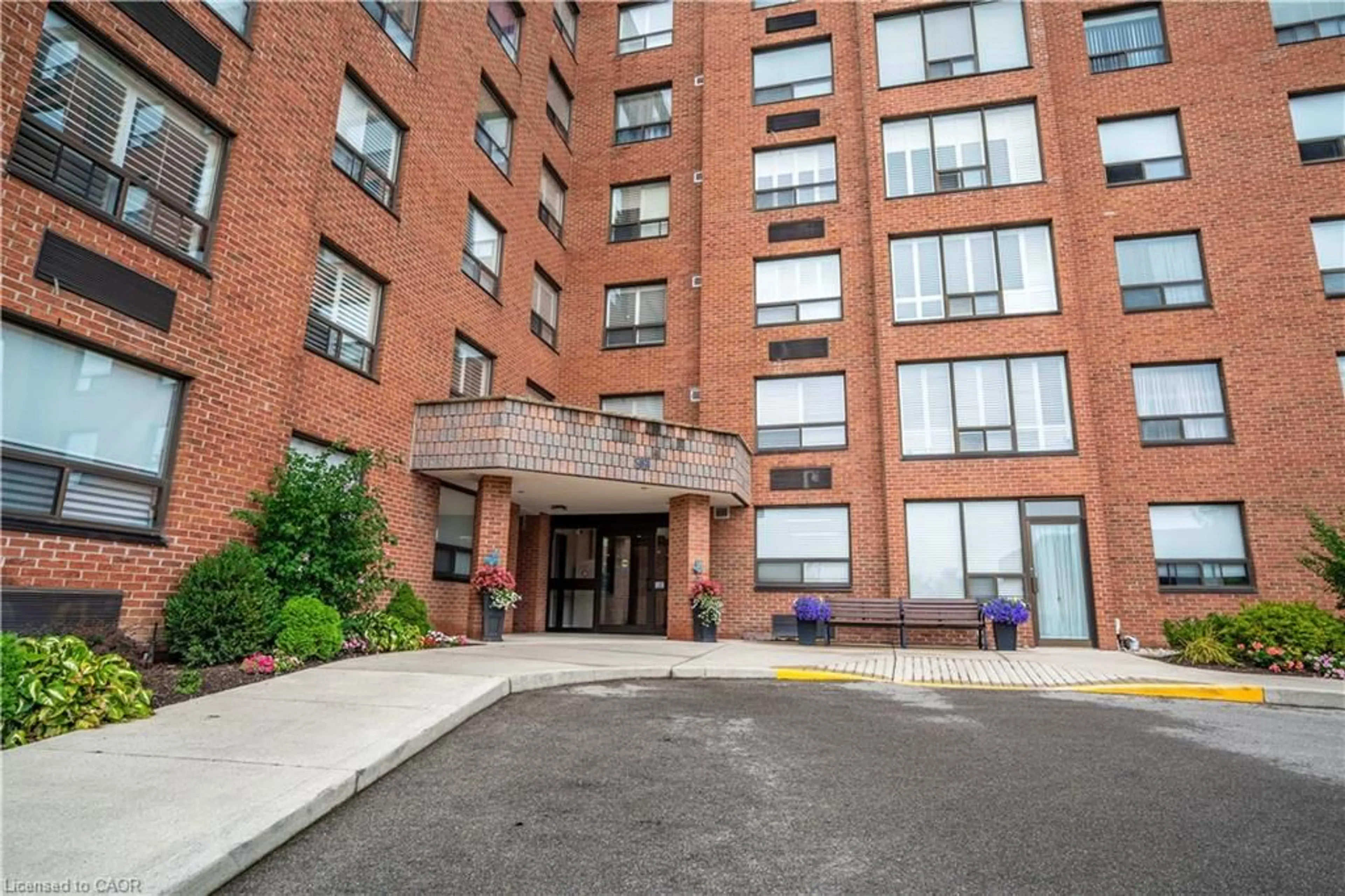 Indoor foyer for 99 Donn Ave #608, Stoney Creek Ontario L8G 5B2