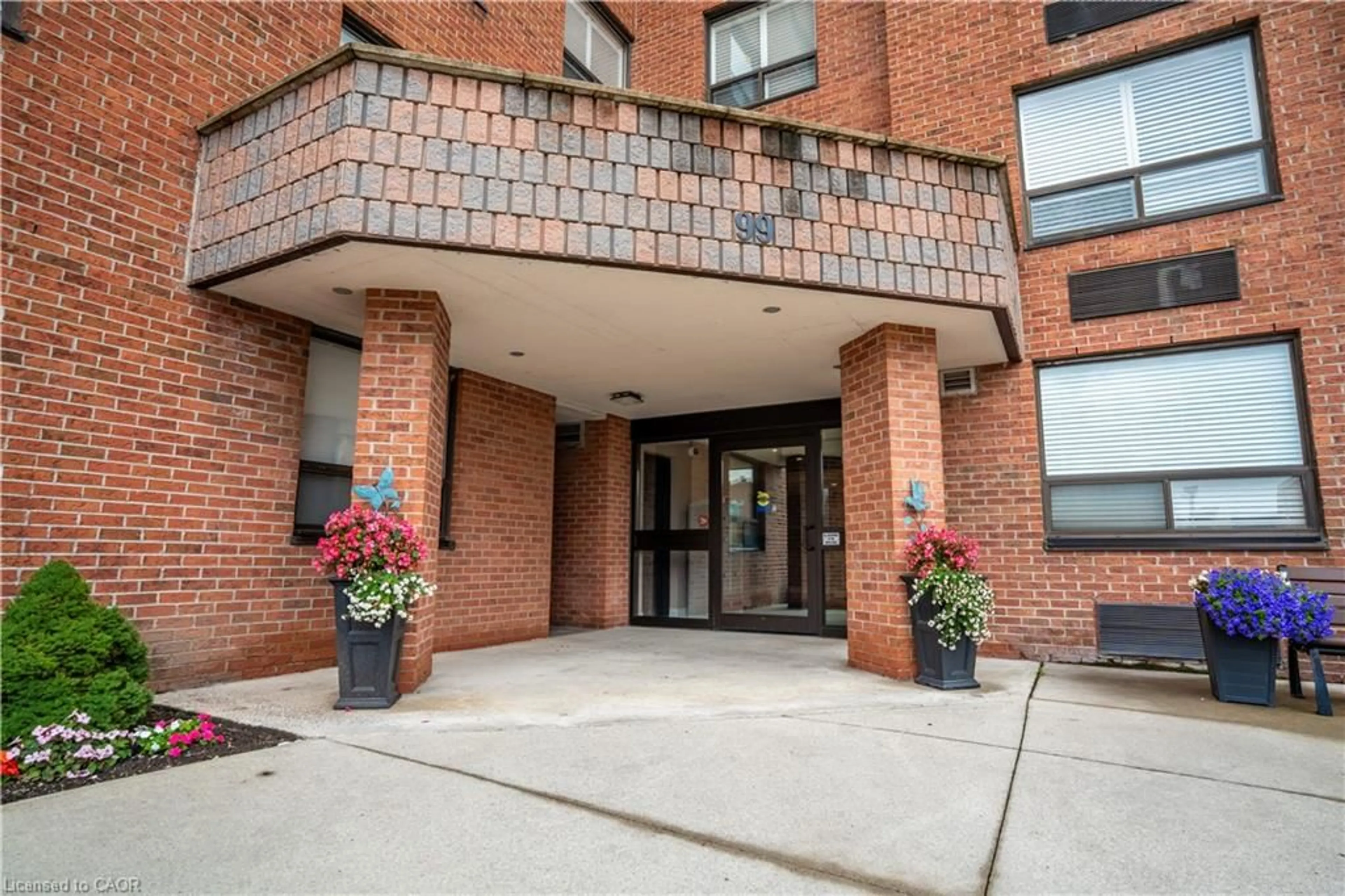 Indoor foyer for 99 Donn Ave #608, Stoney Creek Ontario L8G 5B2