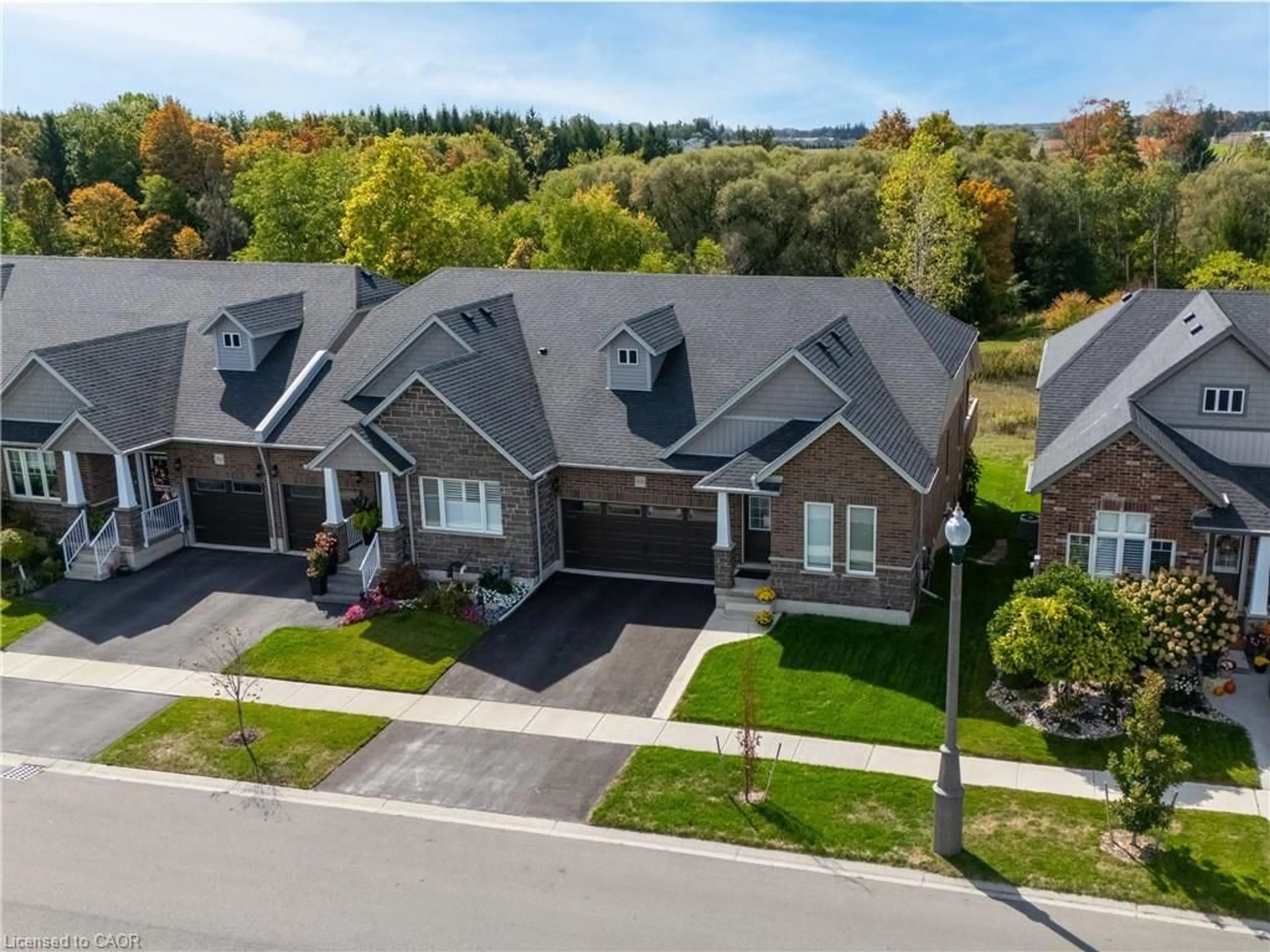 A pic from outside/outdoor area/front of a property/back of a property/a pic from drone, street for 308 Fairway Rd, Woodstock Ontario N4T 0A4