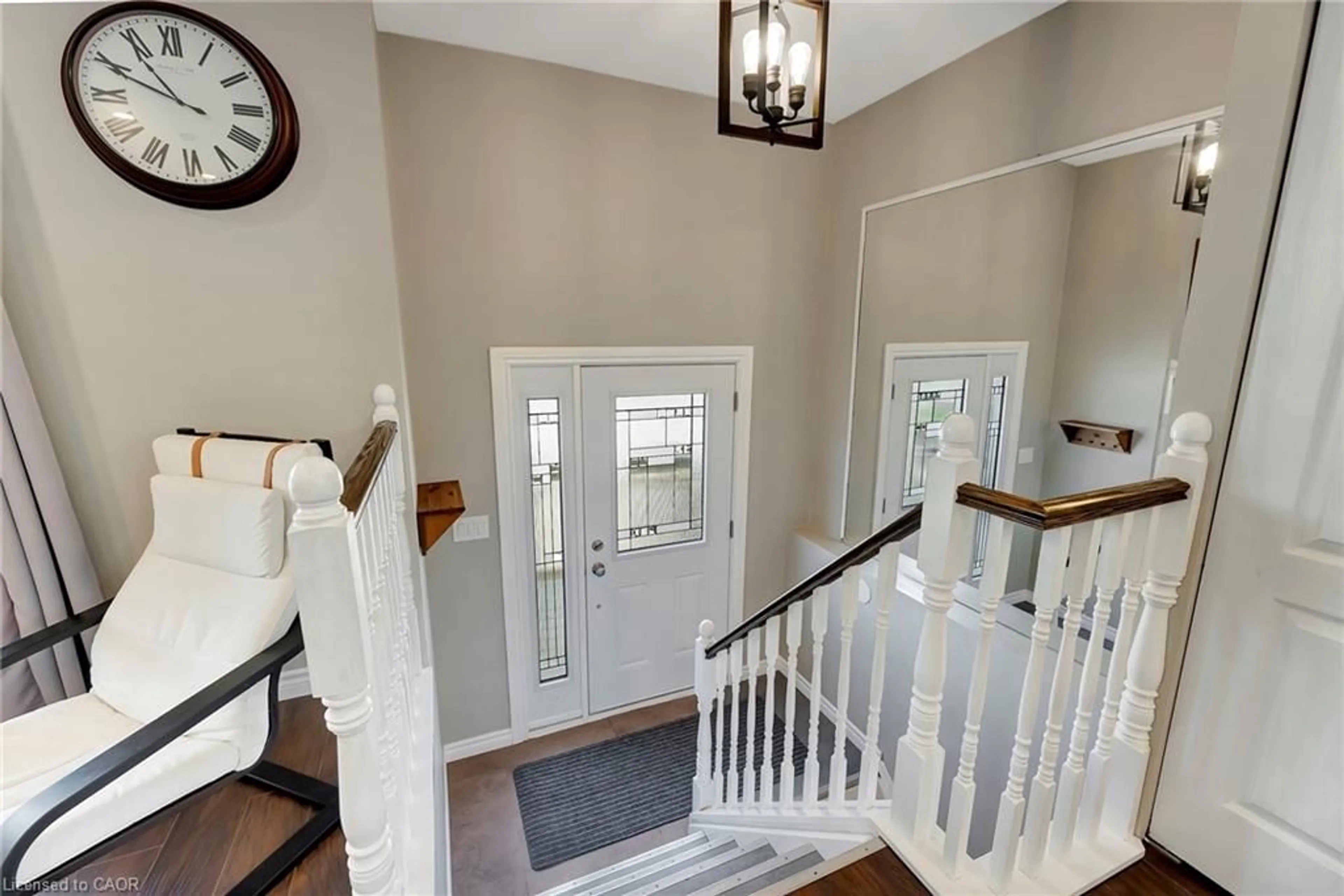 Indoor entryway for 41 Yeoville Crt, Hamilton Ontario L9C 5W4