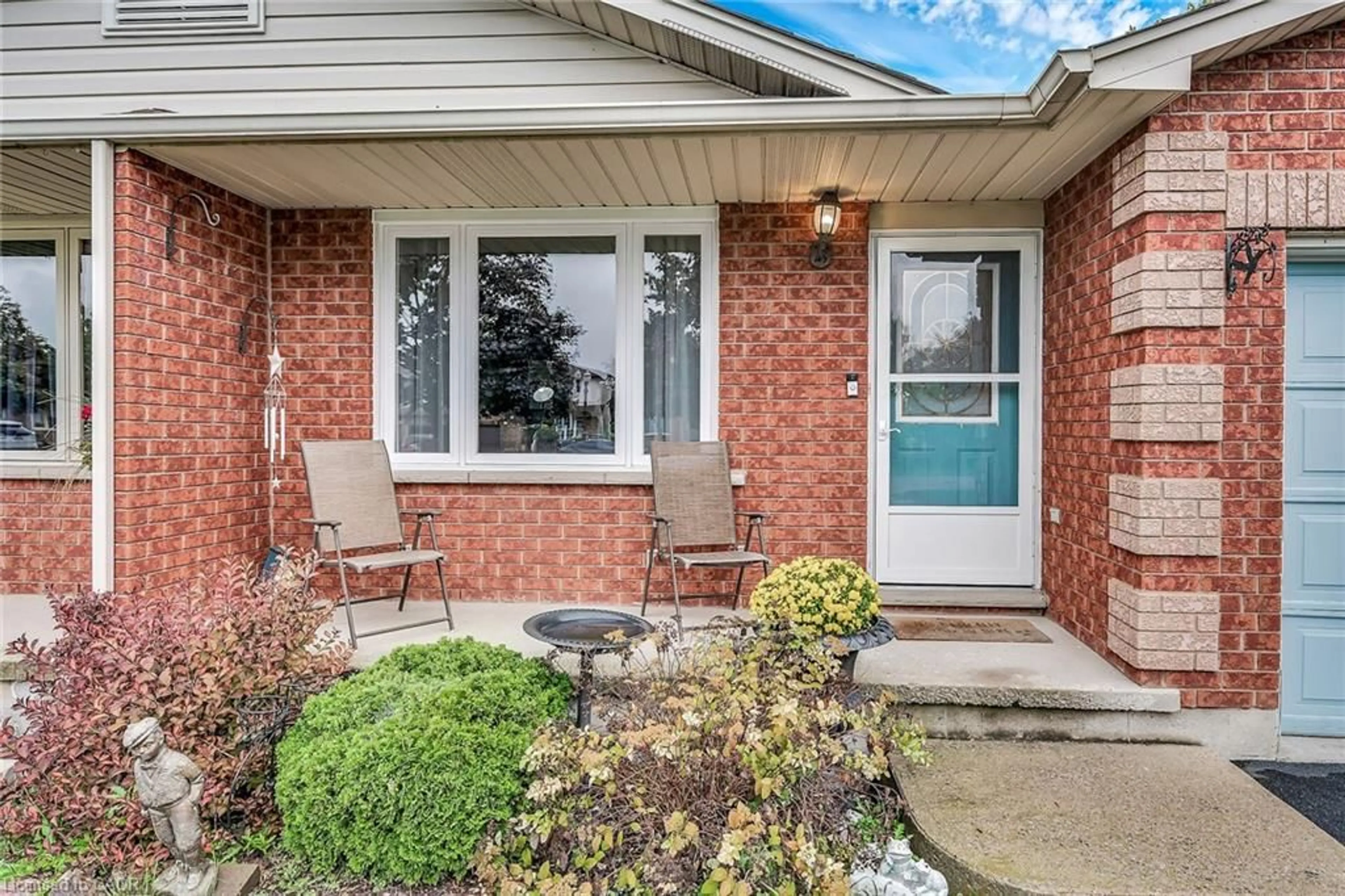 Home with brick exterior material, street for 16 Caledon Crt, Caledonia Ontario N3W 2L5