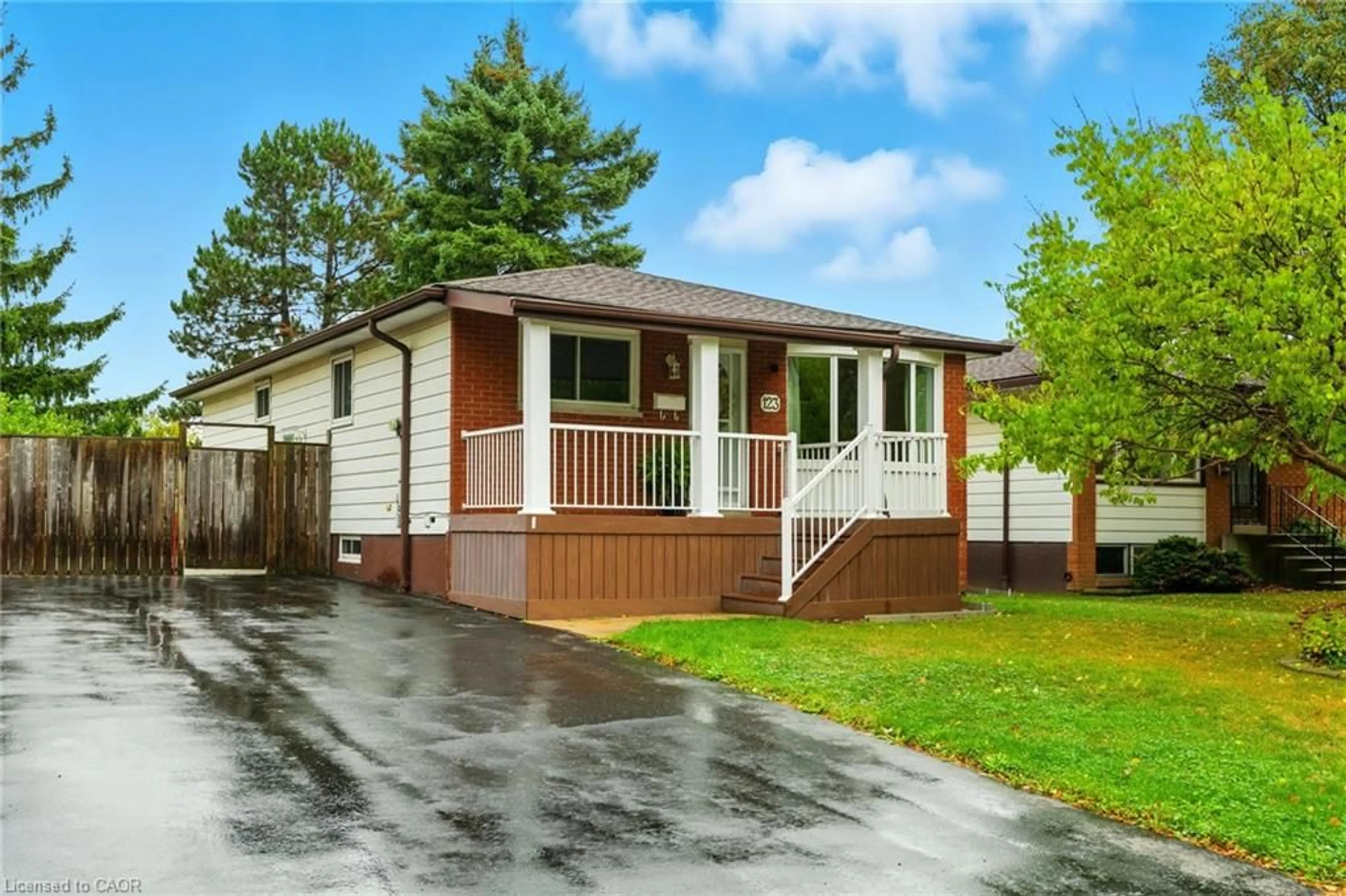 Home with vinyl exterior material, street for 123 Moxley Dr, Hamilton Ontario L8T 3Y8