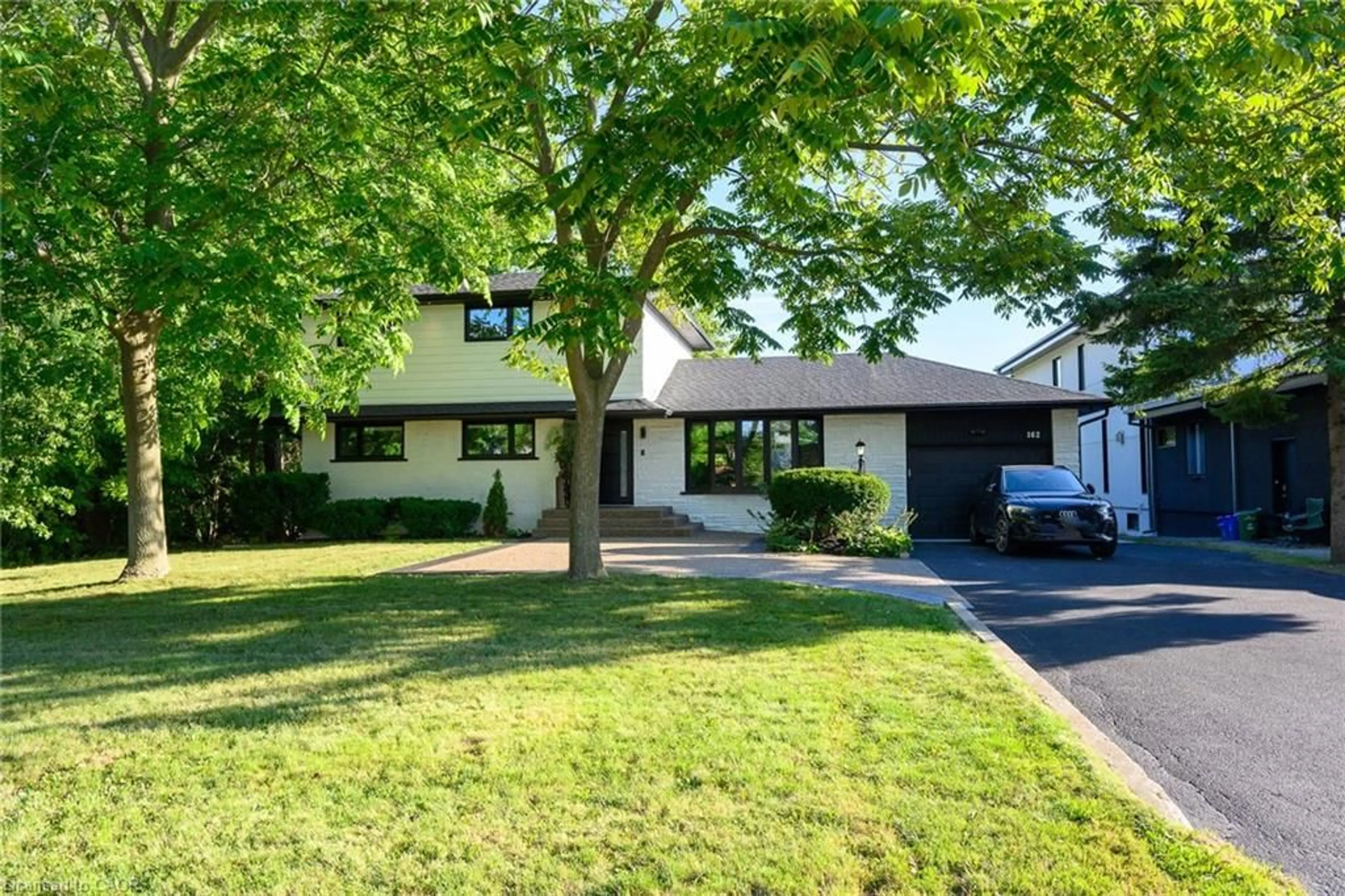 Home with vinyl exterior material, street for 162 Stone Church Rd, Hamilton Ontario L9B 1A9