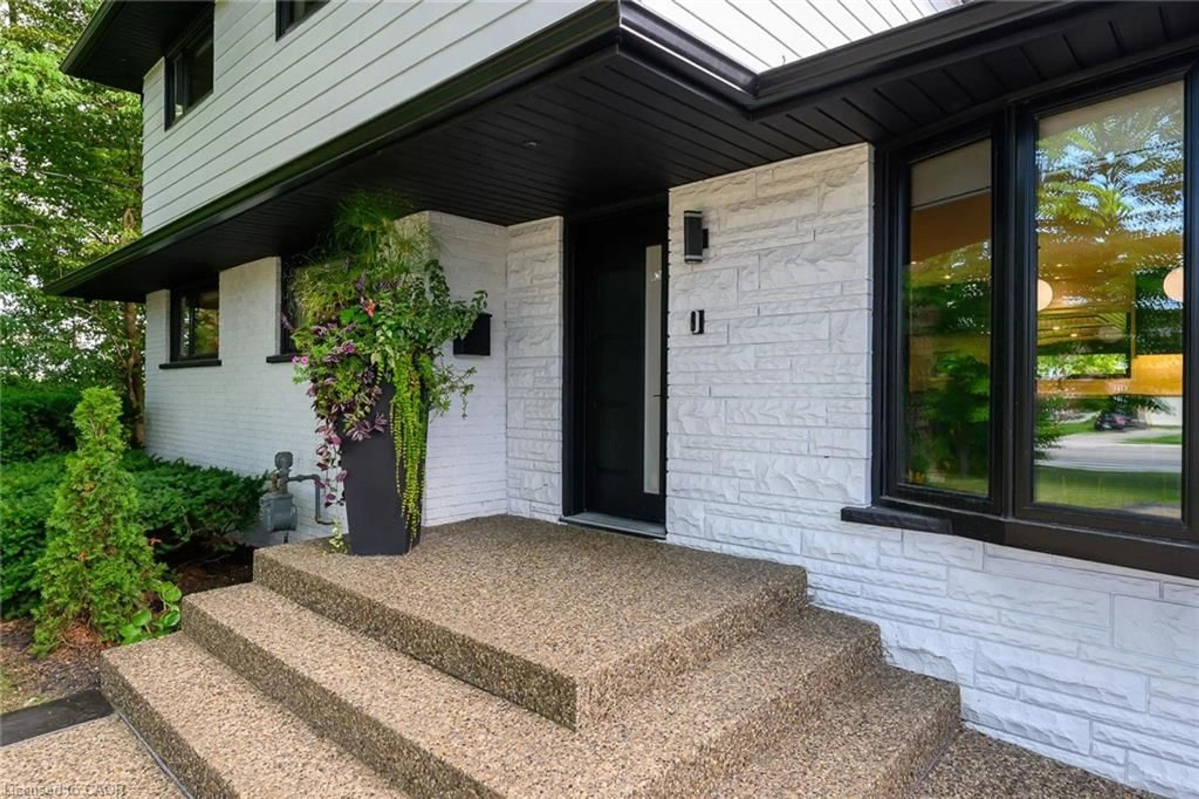 Unknown for 162 Stone Church Rd, Hamilton Ontario L9B 1A9