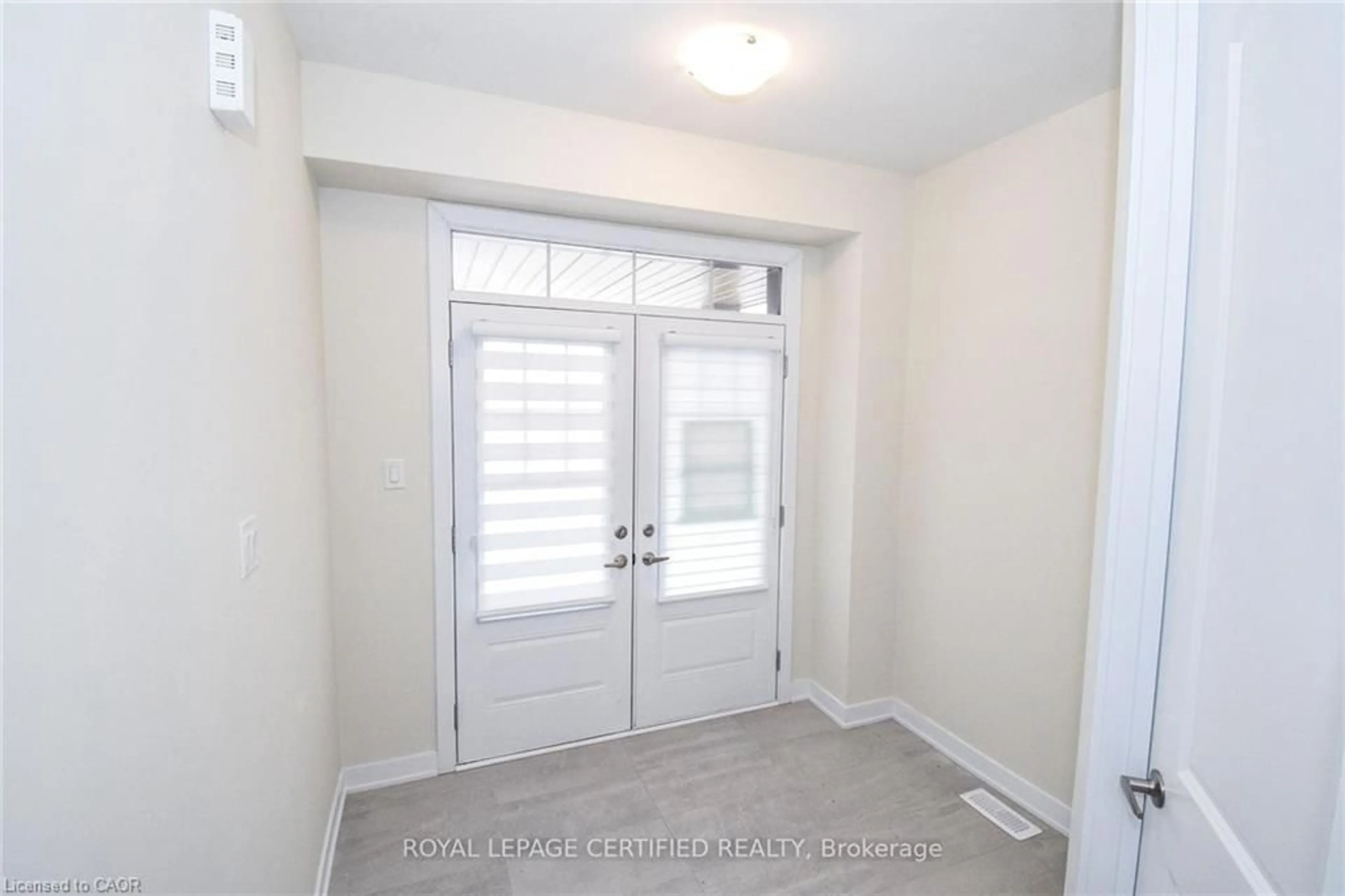 Indoor entryway for 22 Stern Dr, Welland Ontario L3B 0M2