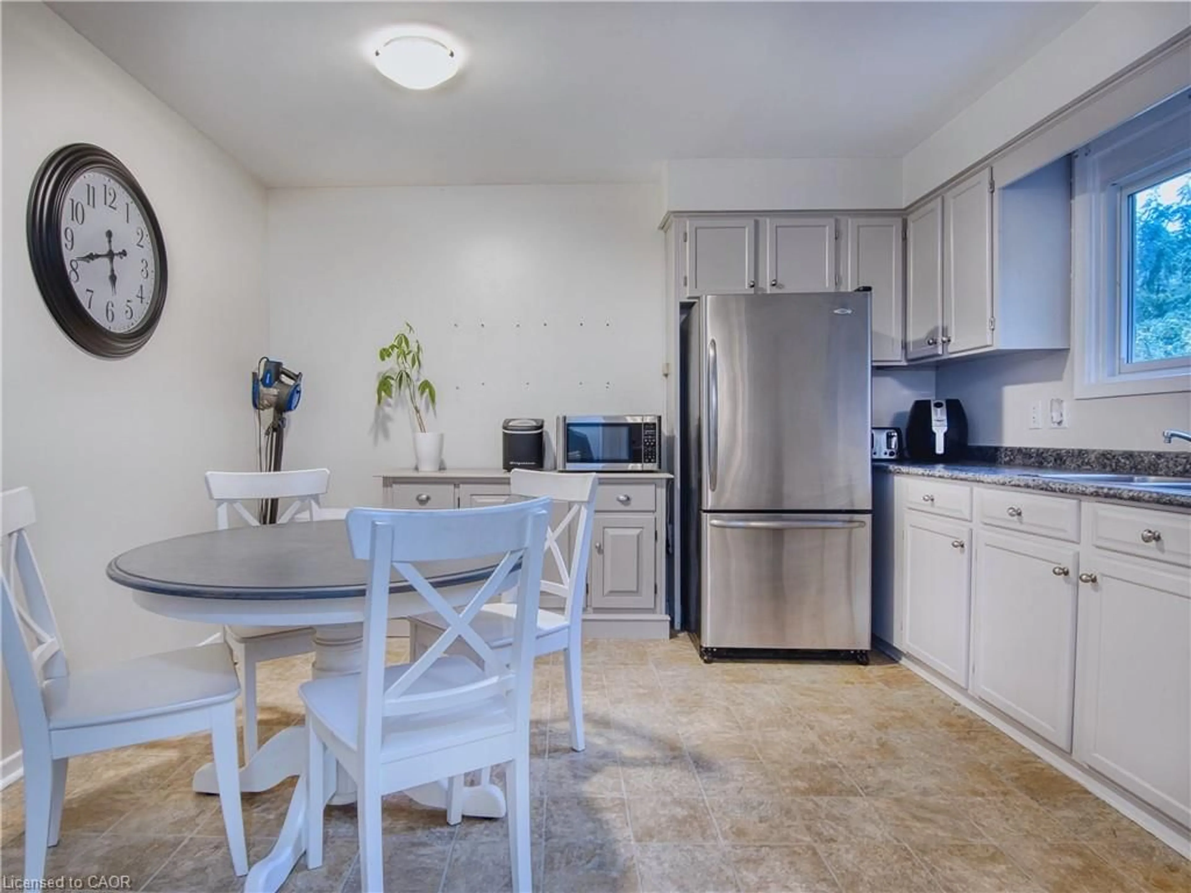 Unknown for 18 Prince Paul Cres, St. Catharines Ontario L2N 3A9