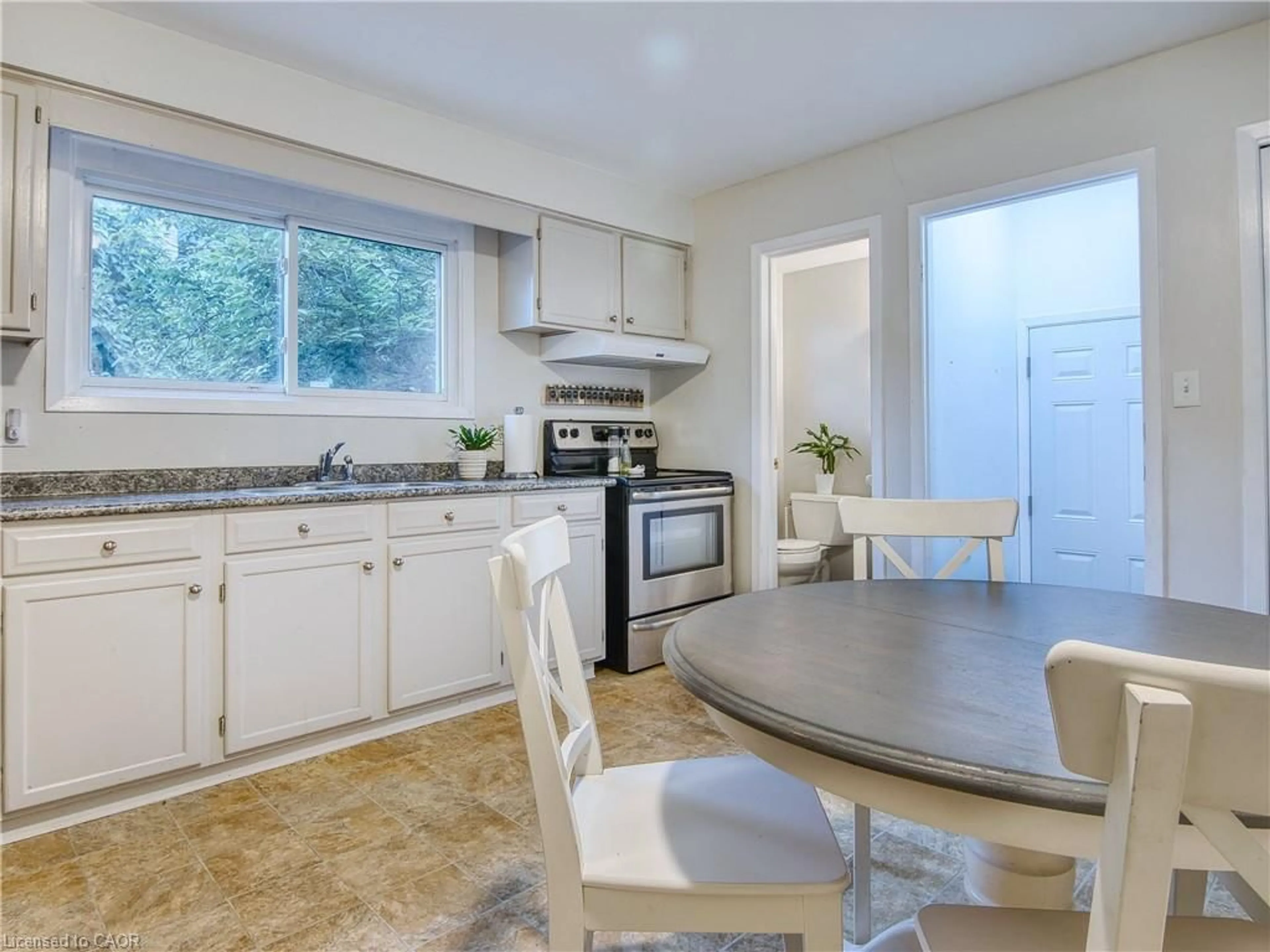 Open concept kitchen, unknown for 18 Prince Paul Cres, St. Catharines Ontario L2N 3A9