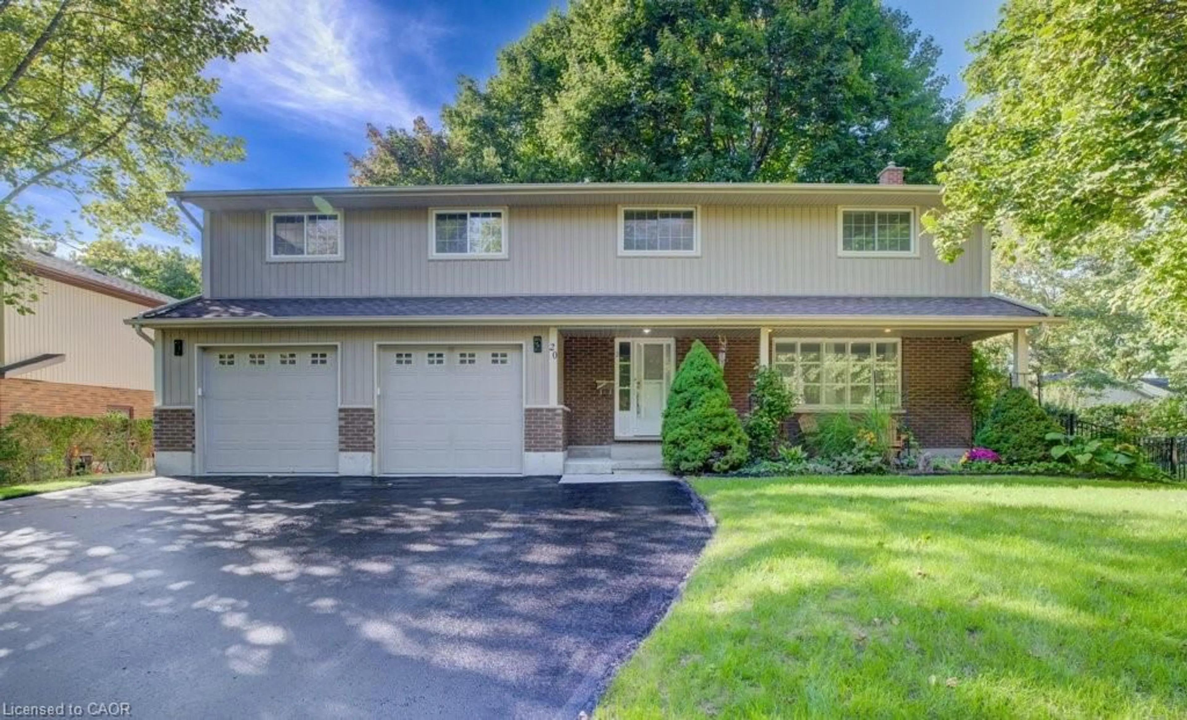 Home with vinyl exterior material, street for 20 Goldfinch St, Elmira Ontario N3B 1T3