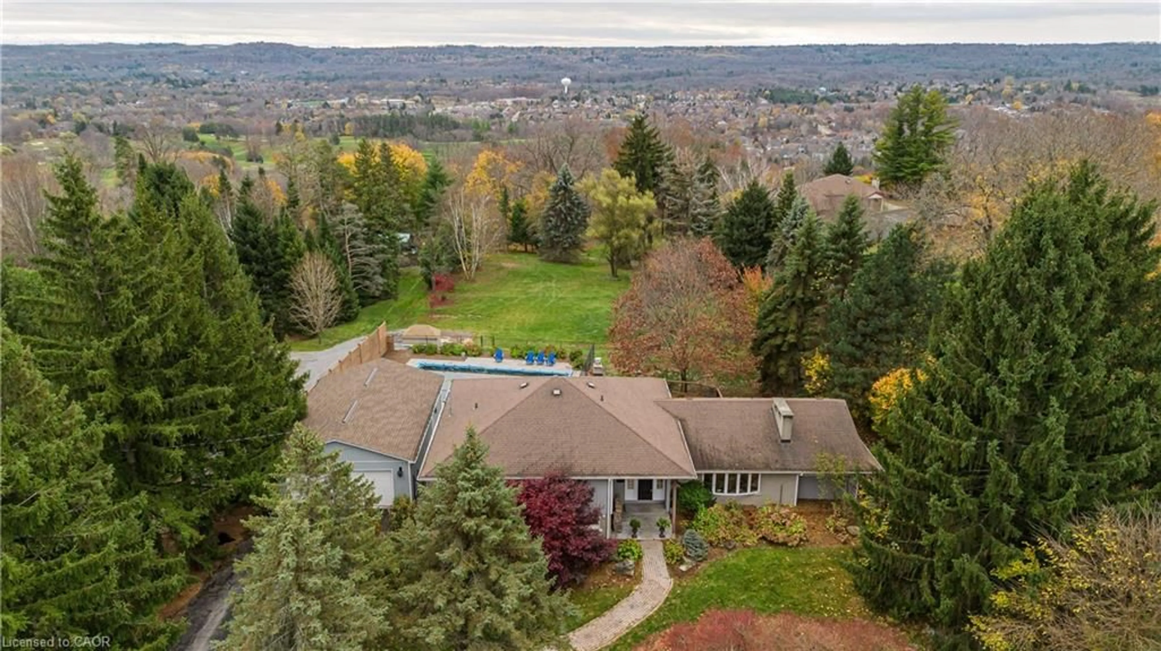 A pic from outside/outdoor area/front of a property/back of a property/a pic from drone, unknown for 112 Hillcrest Ave, Dundas Ontario L9H 4X3