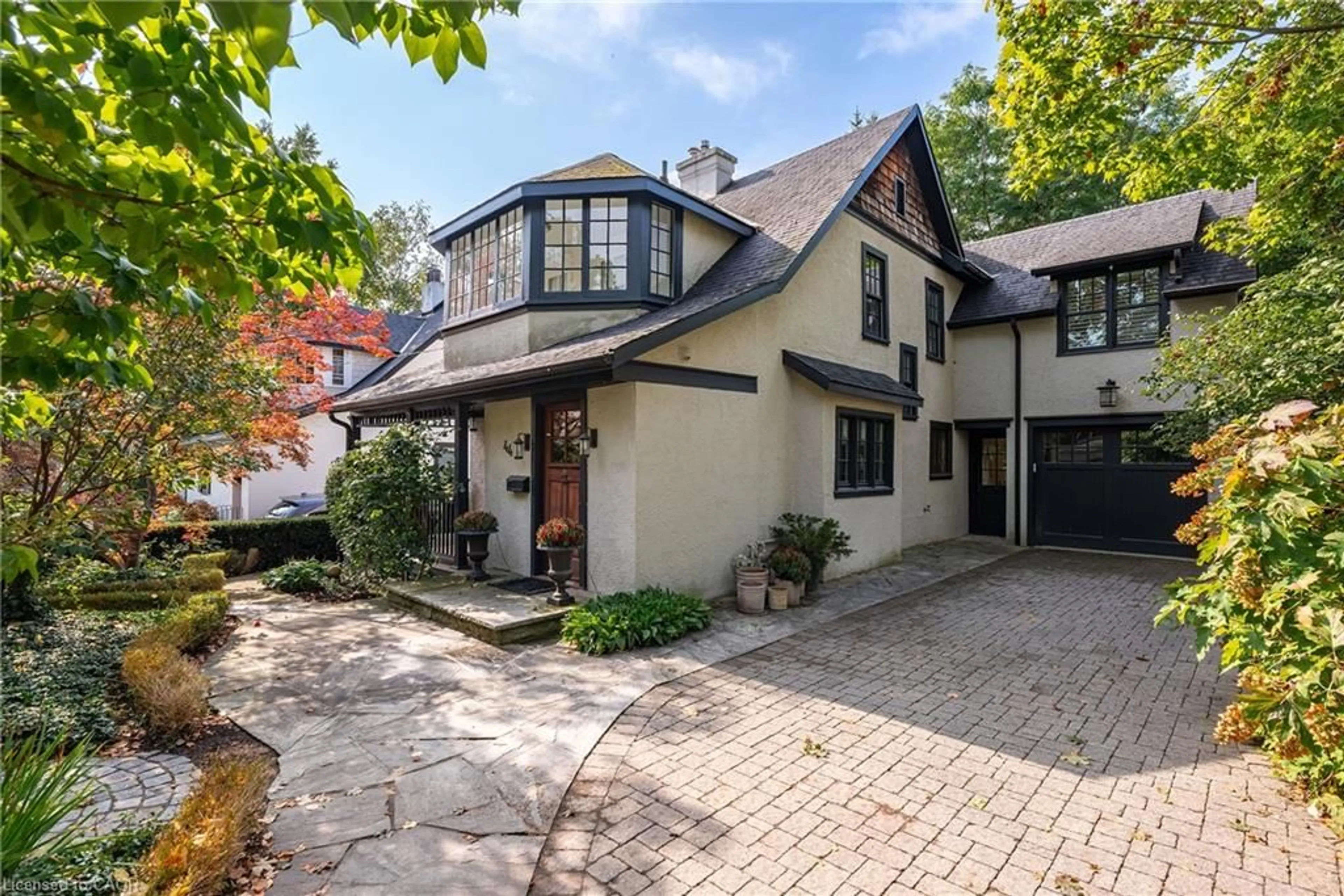 Home with brick exterior material, street for 44 Howard Ave, Oakville Ontario L6J 3Y3